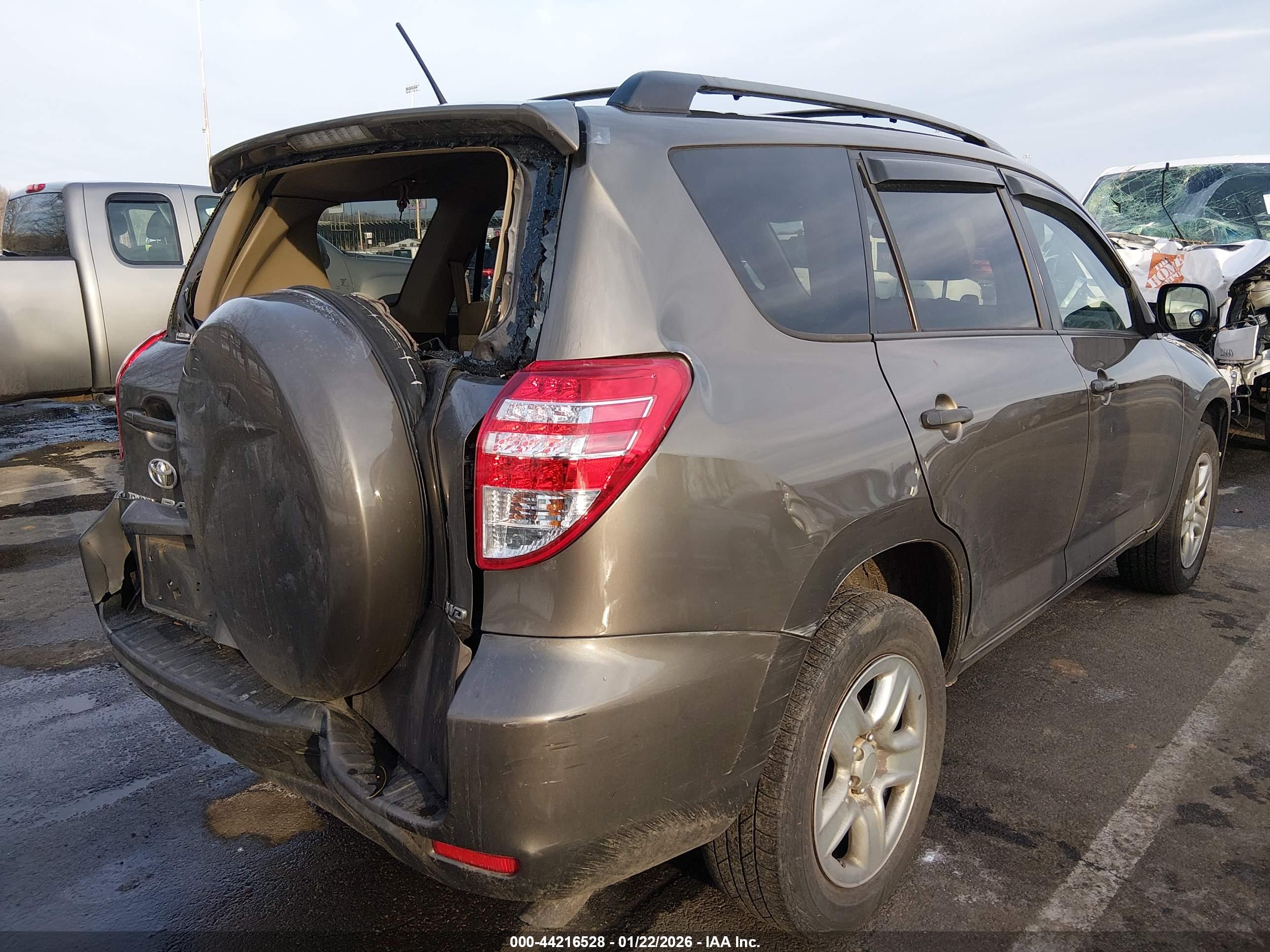 TOYOTA RAV4 image 4
