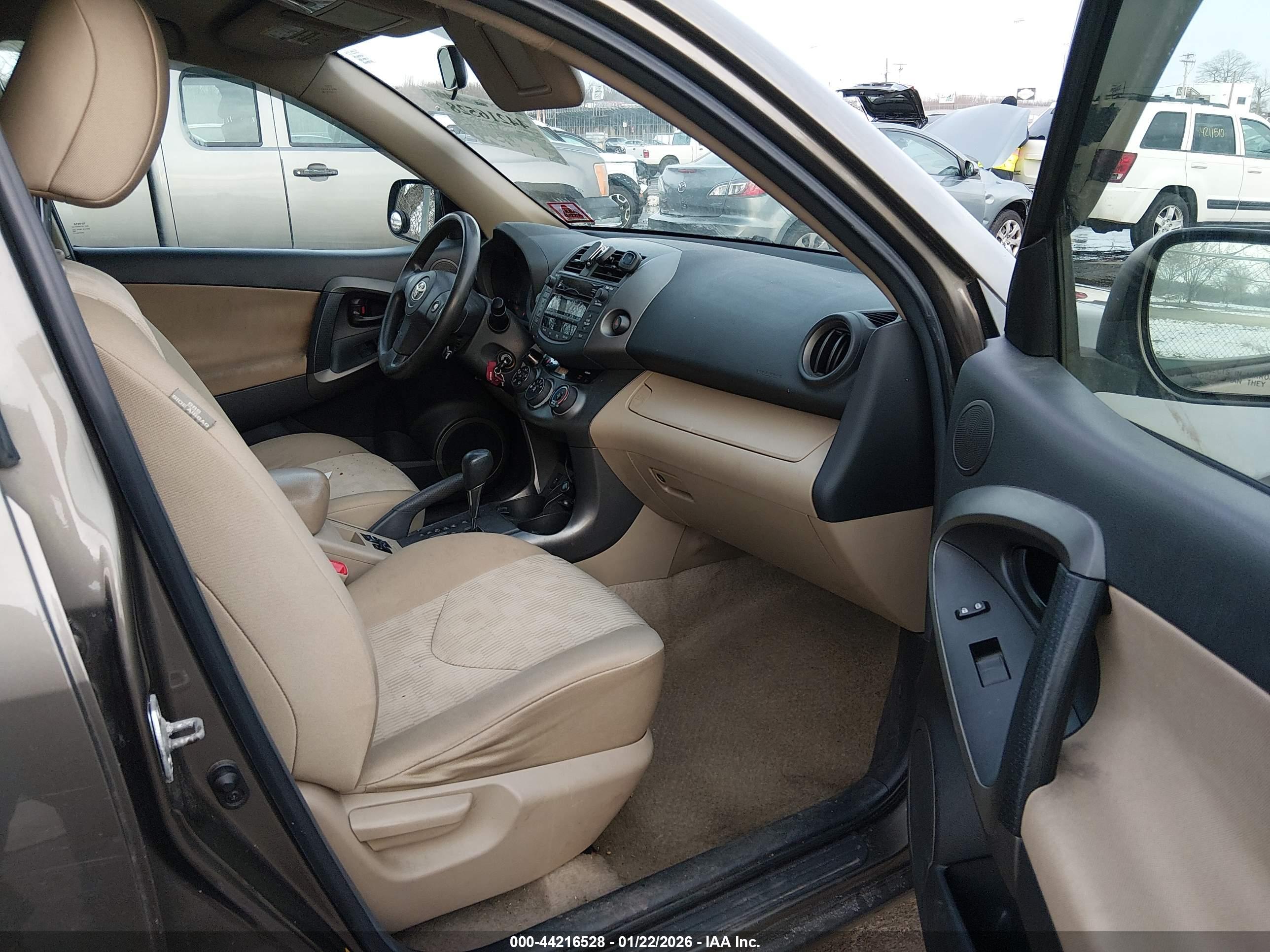 TOYOTA RAV4 image 5