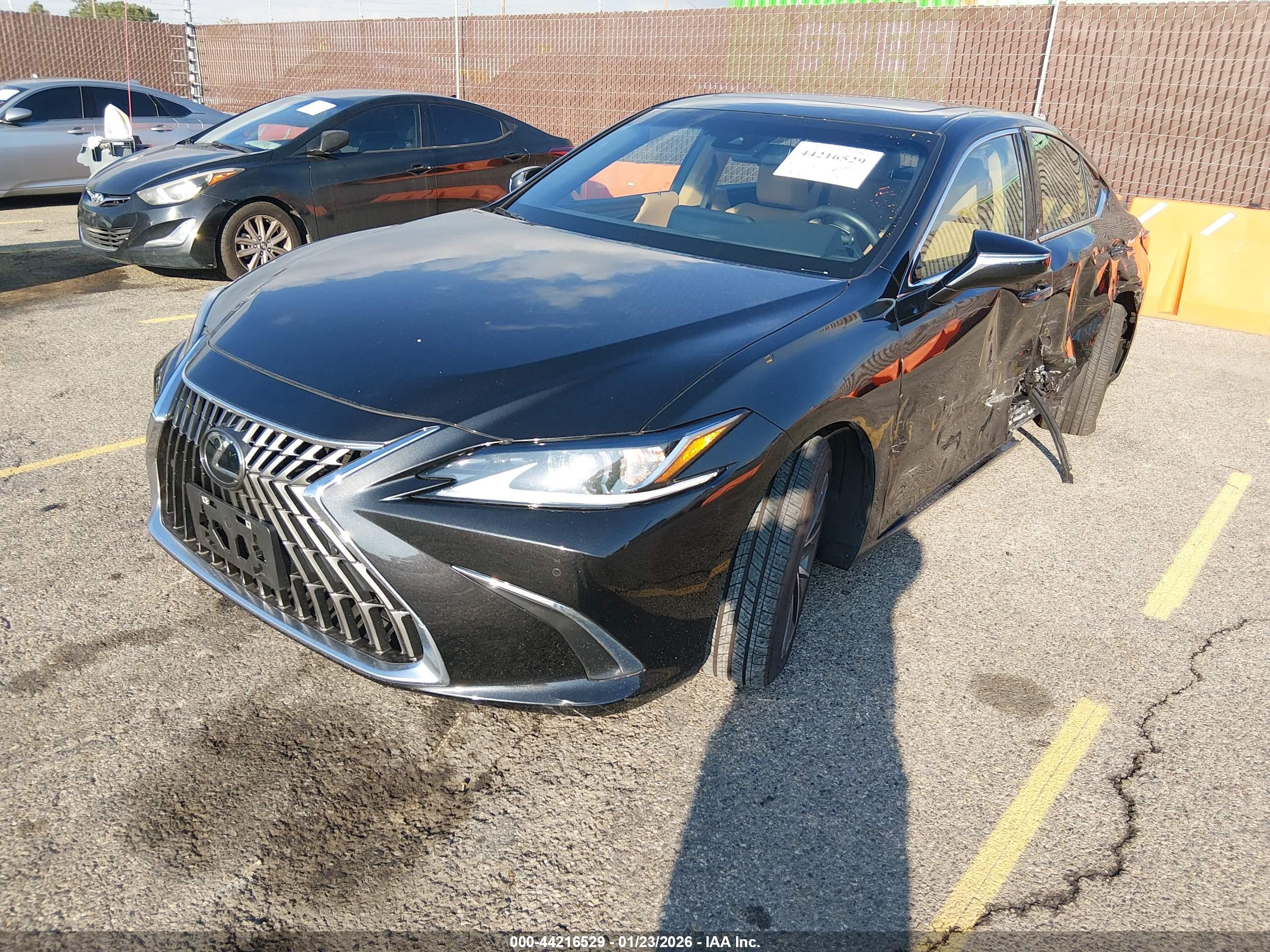 LEXUS ES image 2