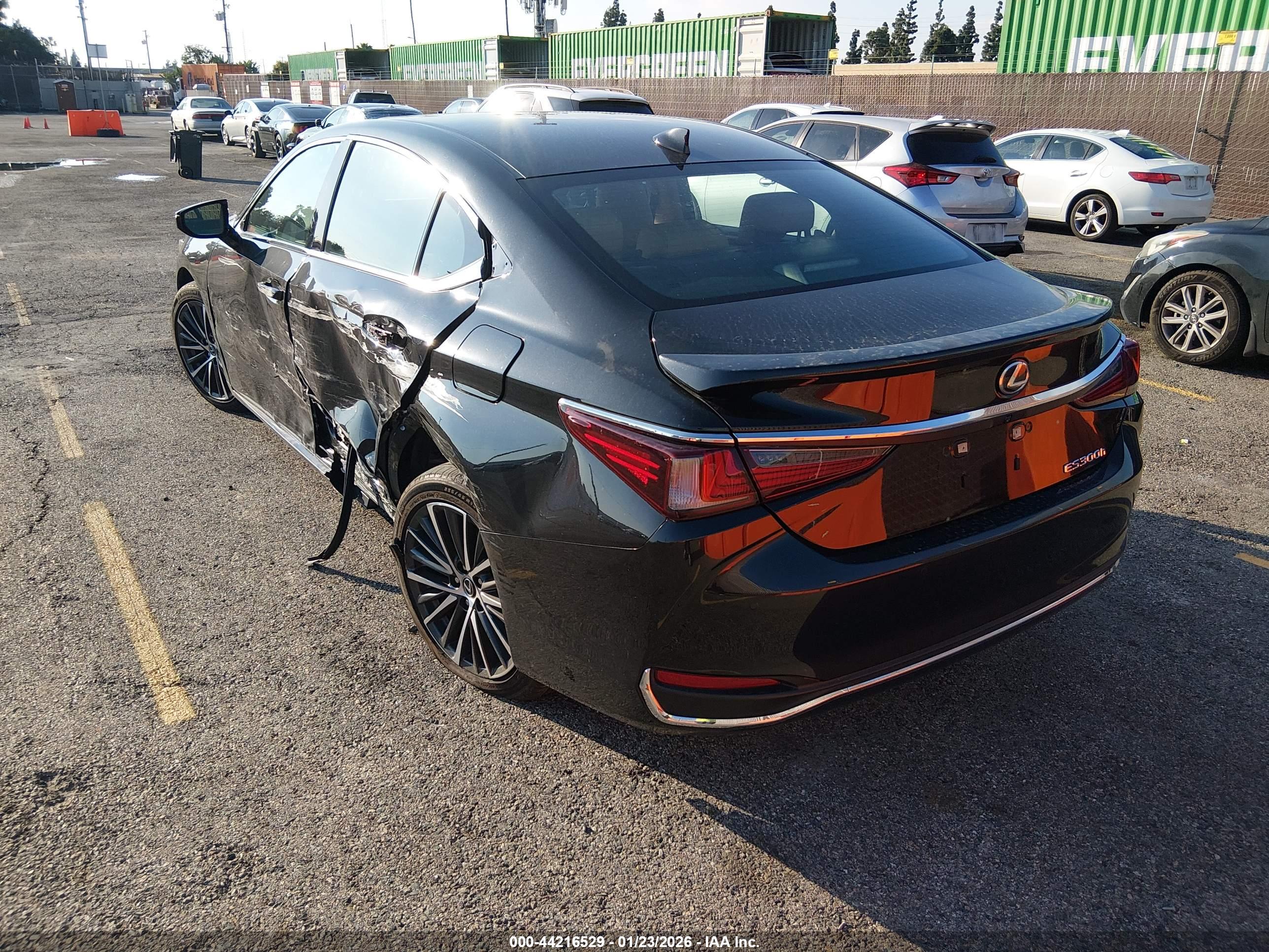 LEXUS ES image 3