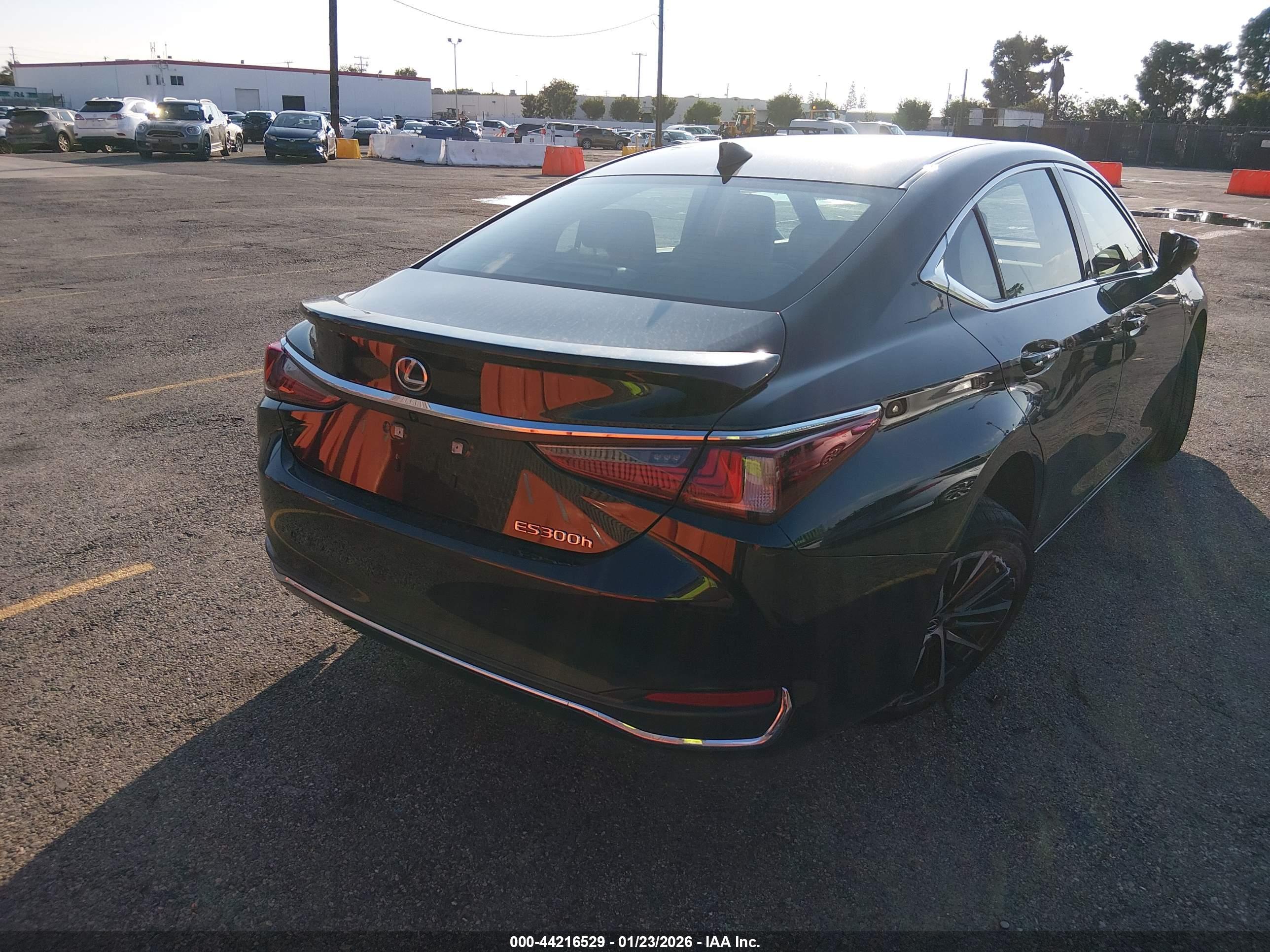 LEXUS ES image 4