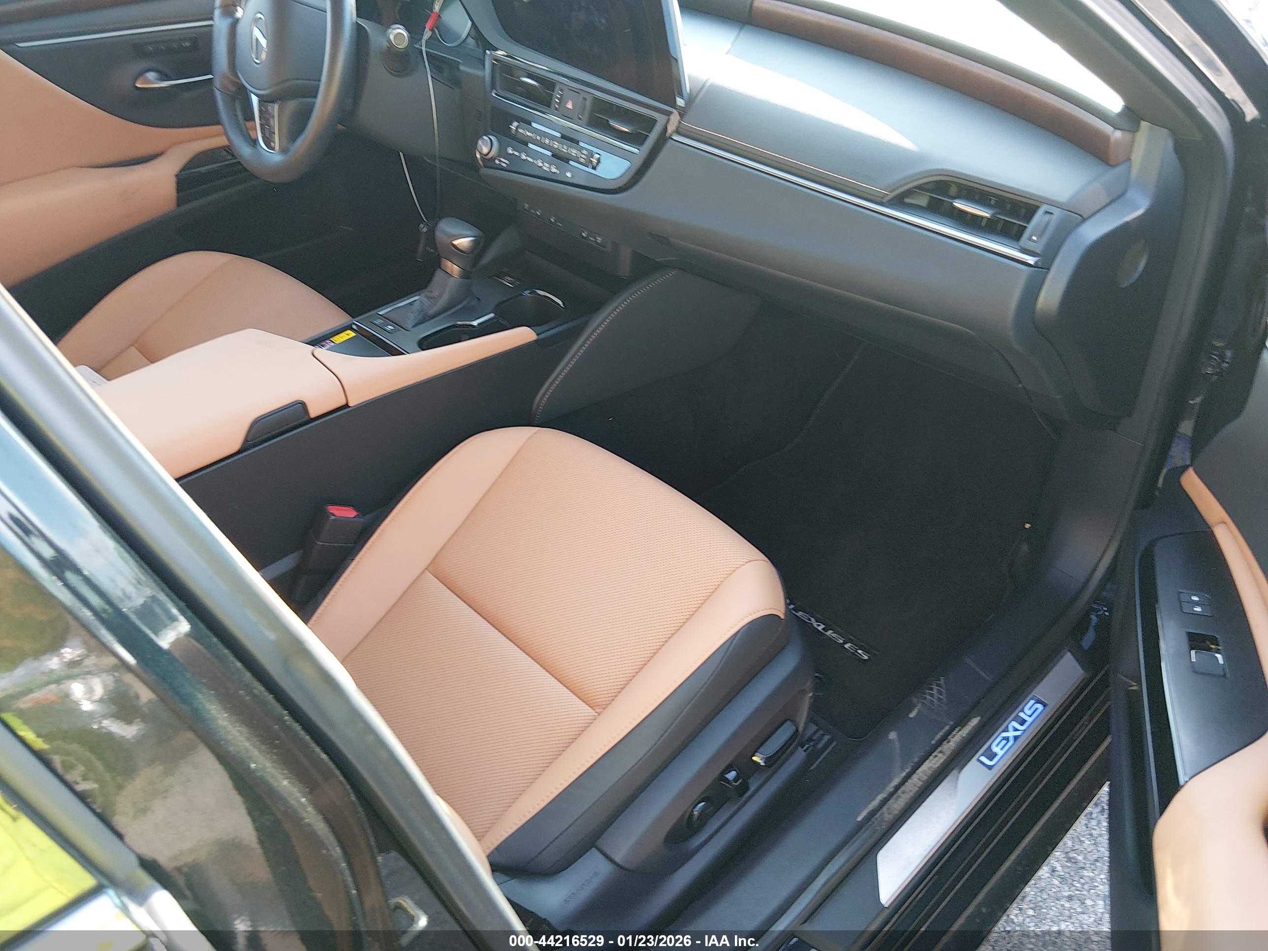 LEXUS ES image 5