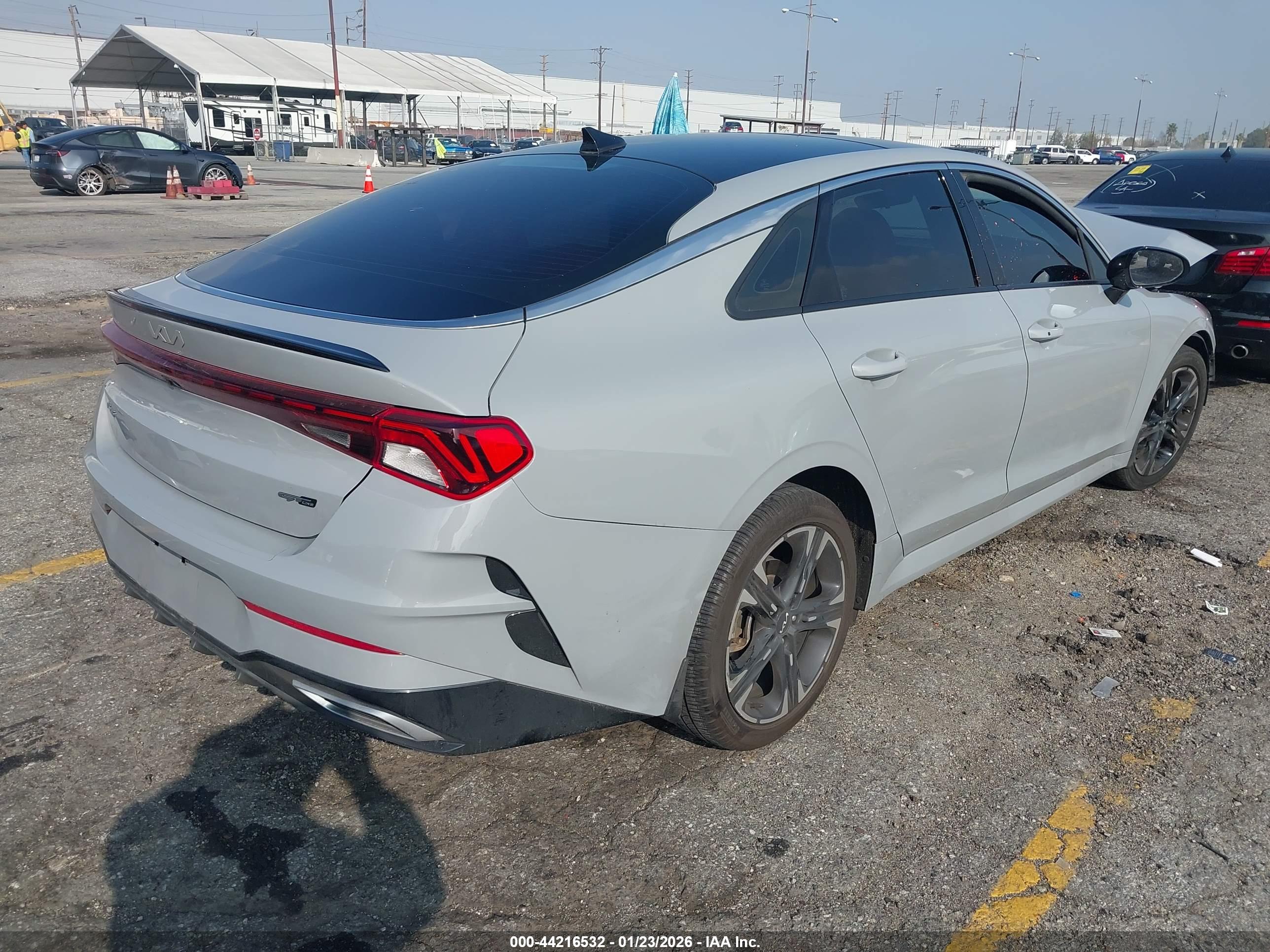 KIA K5 image 4