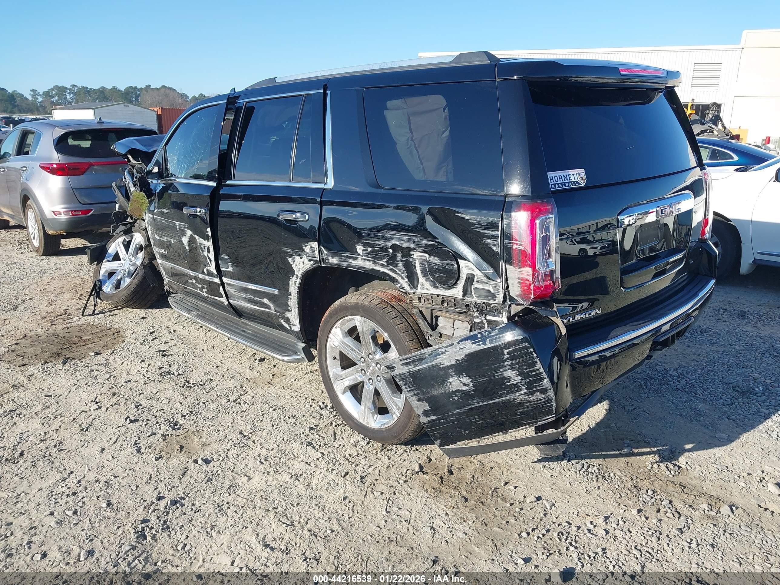GMC YUKON image 3