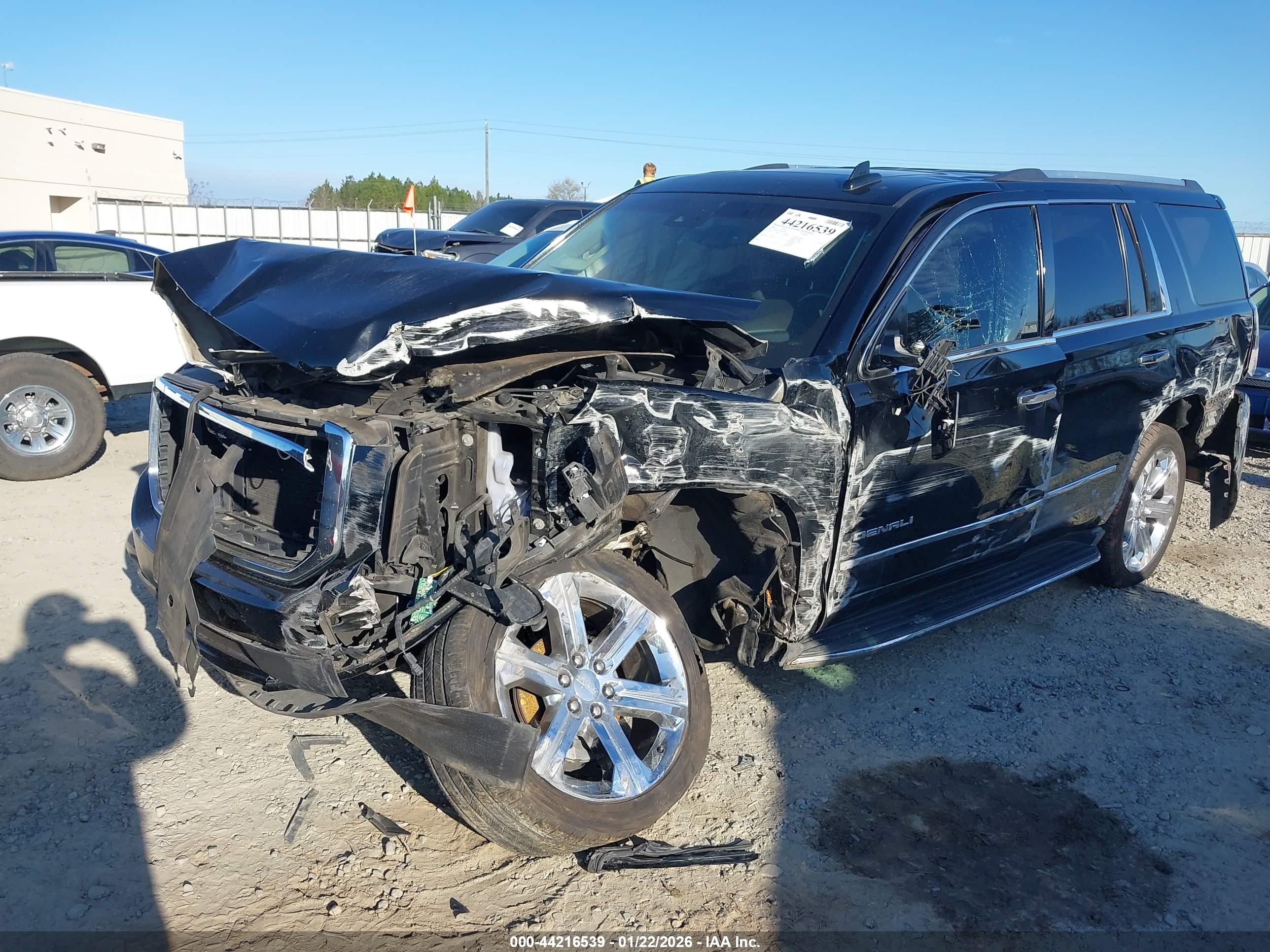GMC YUKON image 6