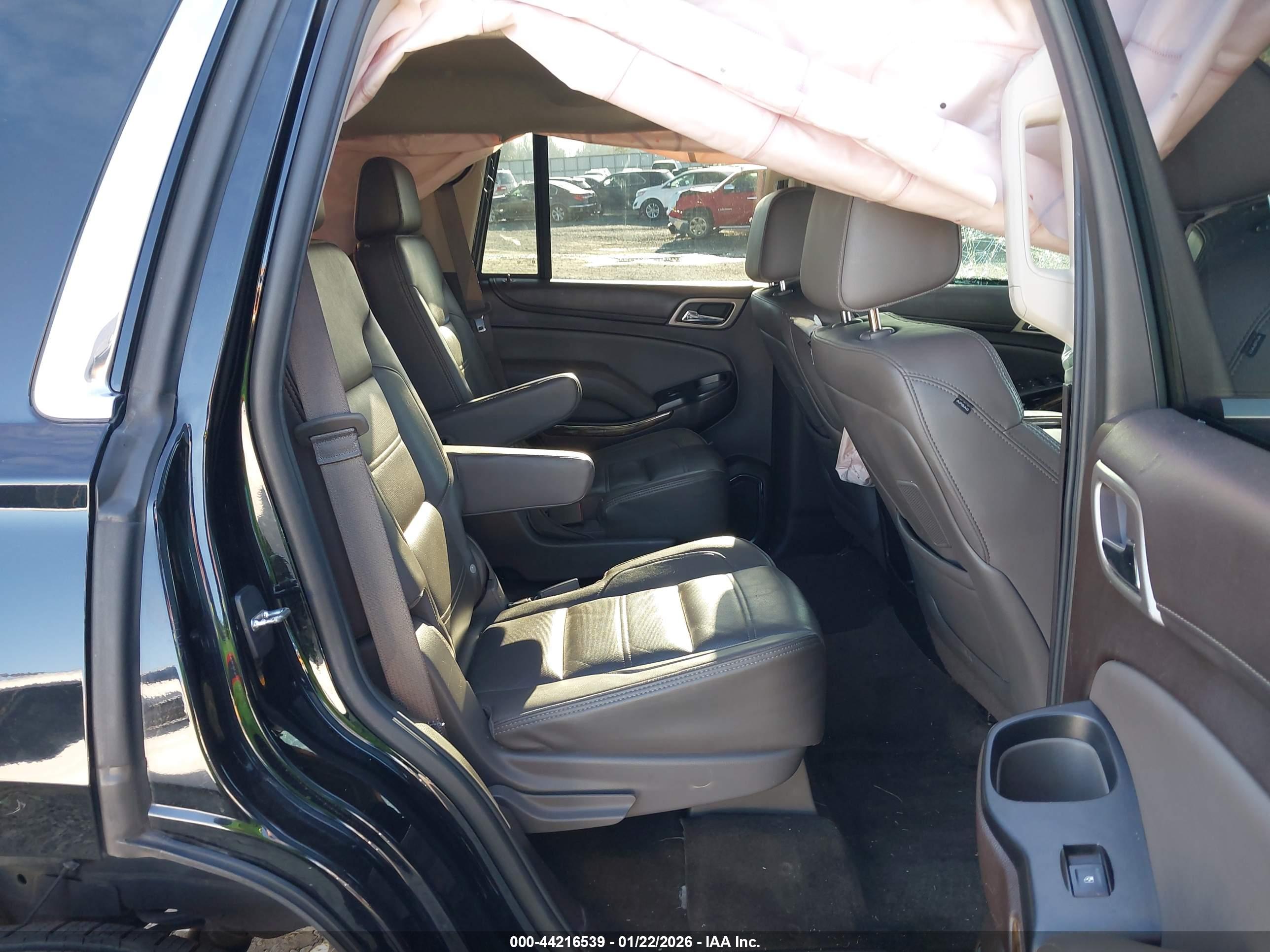 GMC YUKON image 8