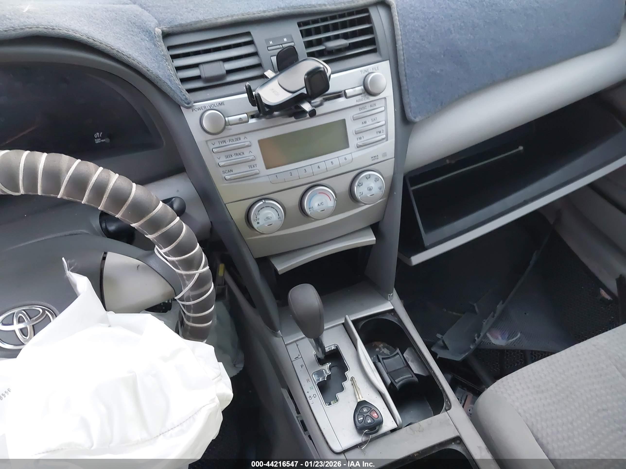 TOYOTA CAMRY image 11