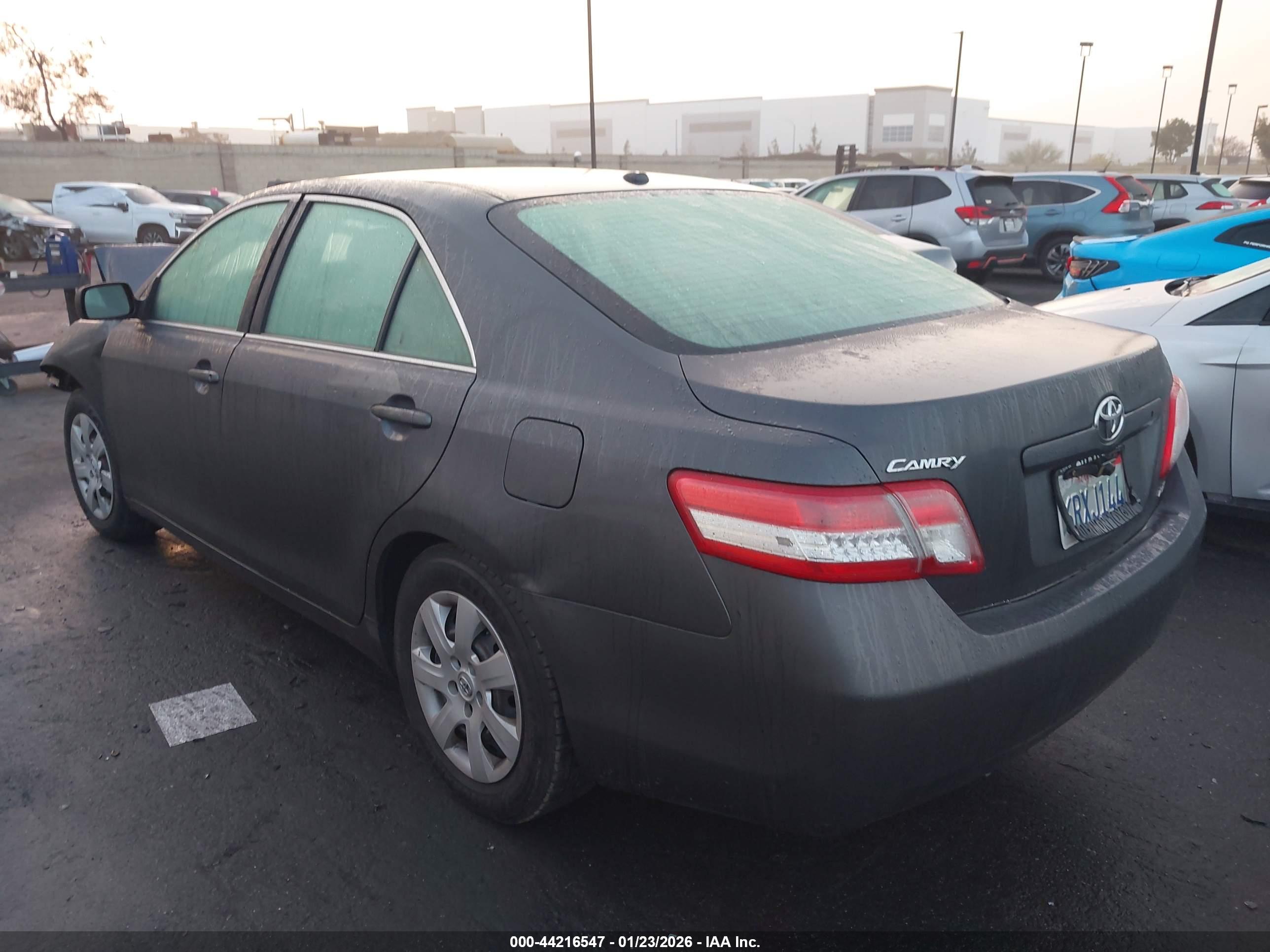 TOYOTA CAMRY image 3