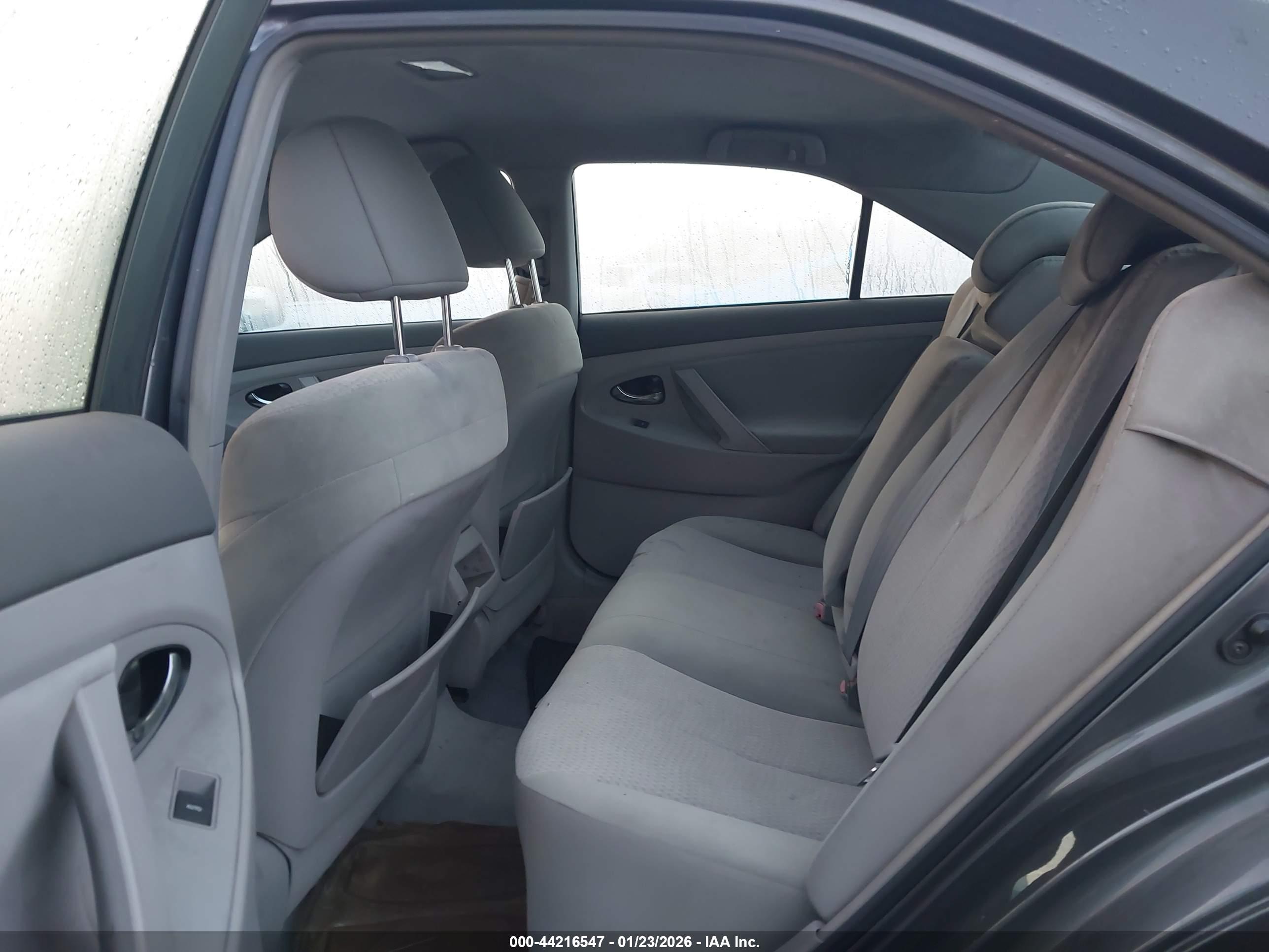 TOYOTA CAMRY image 8