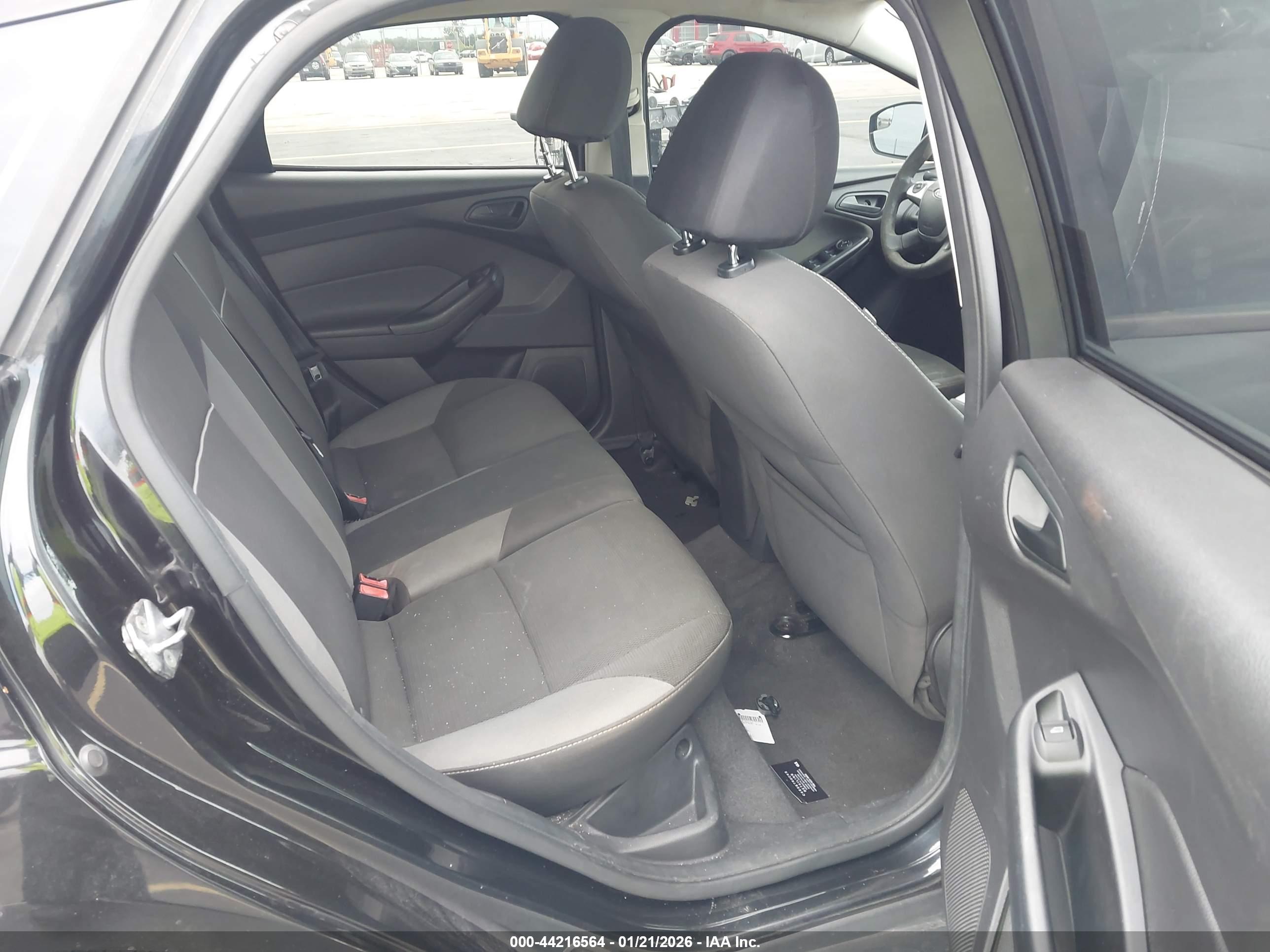 FORD FOCUS image 8