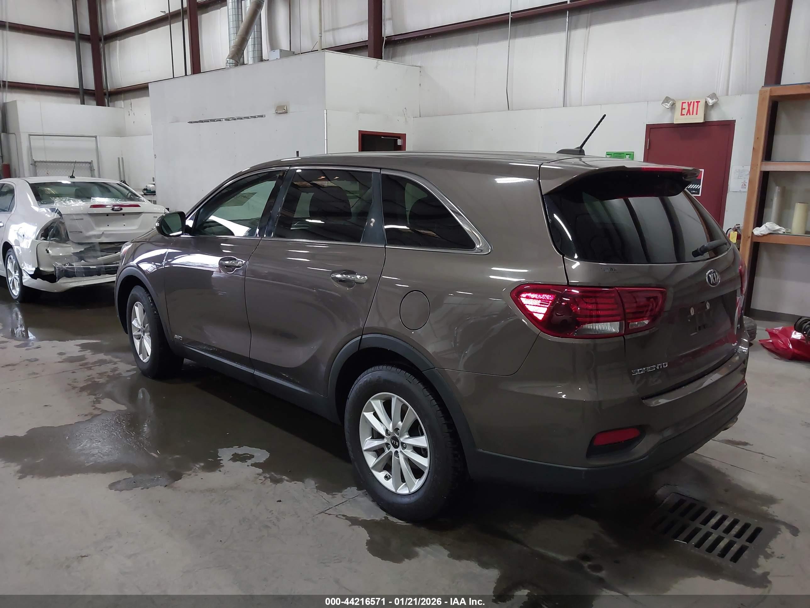 KIA SORENTO image 3