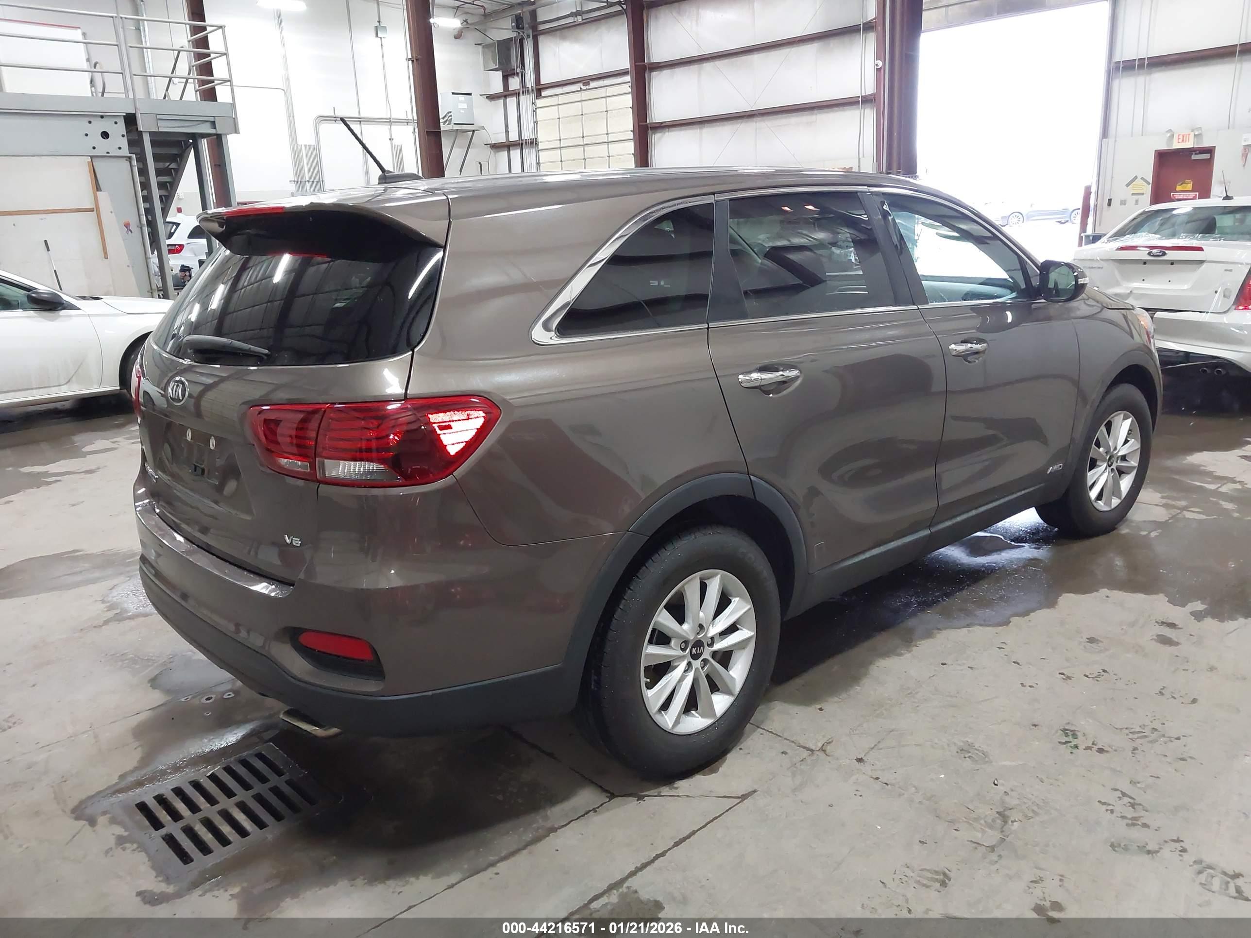KIA SORENTO image 4
