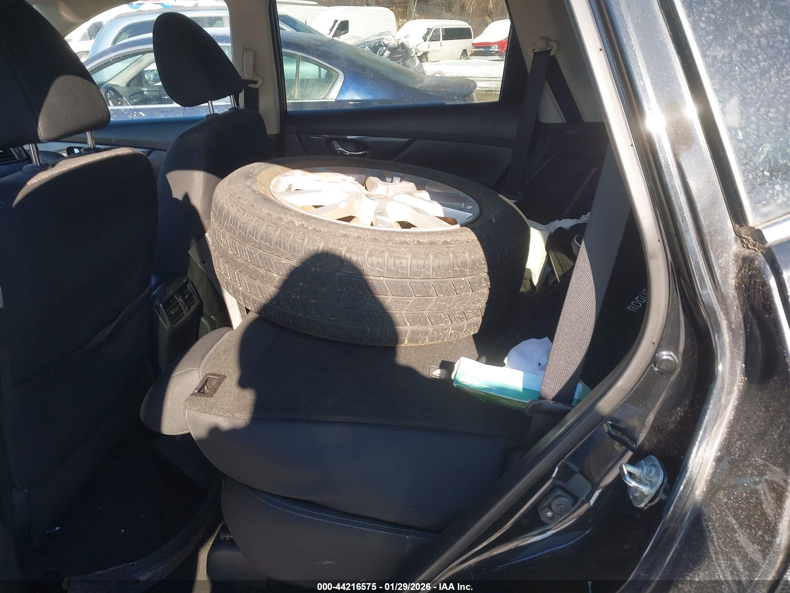 NISSAN ROGUE image 8