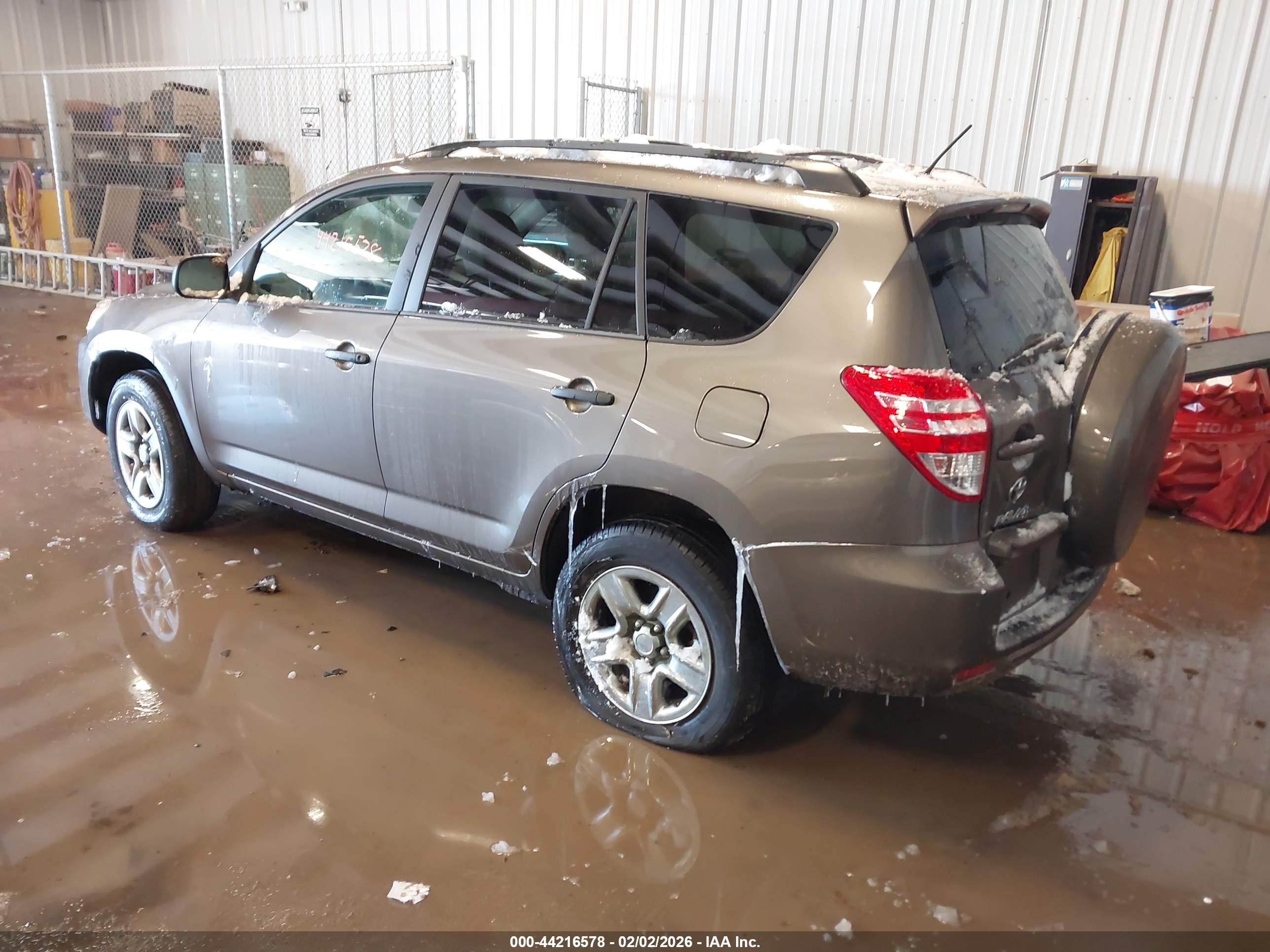 TOYOTA RAV4 image 3