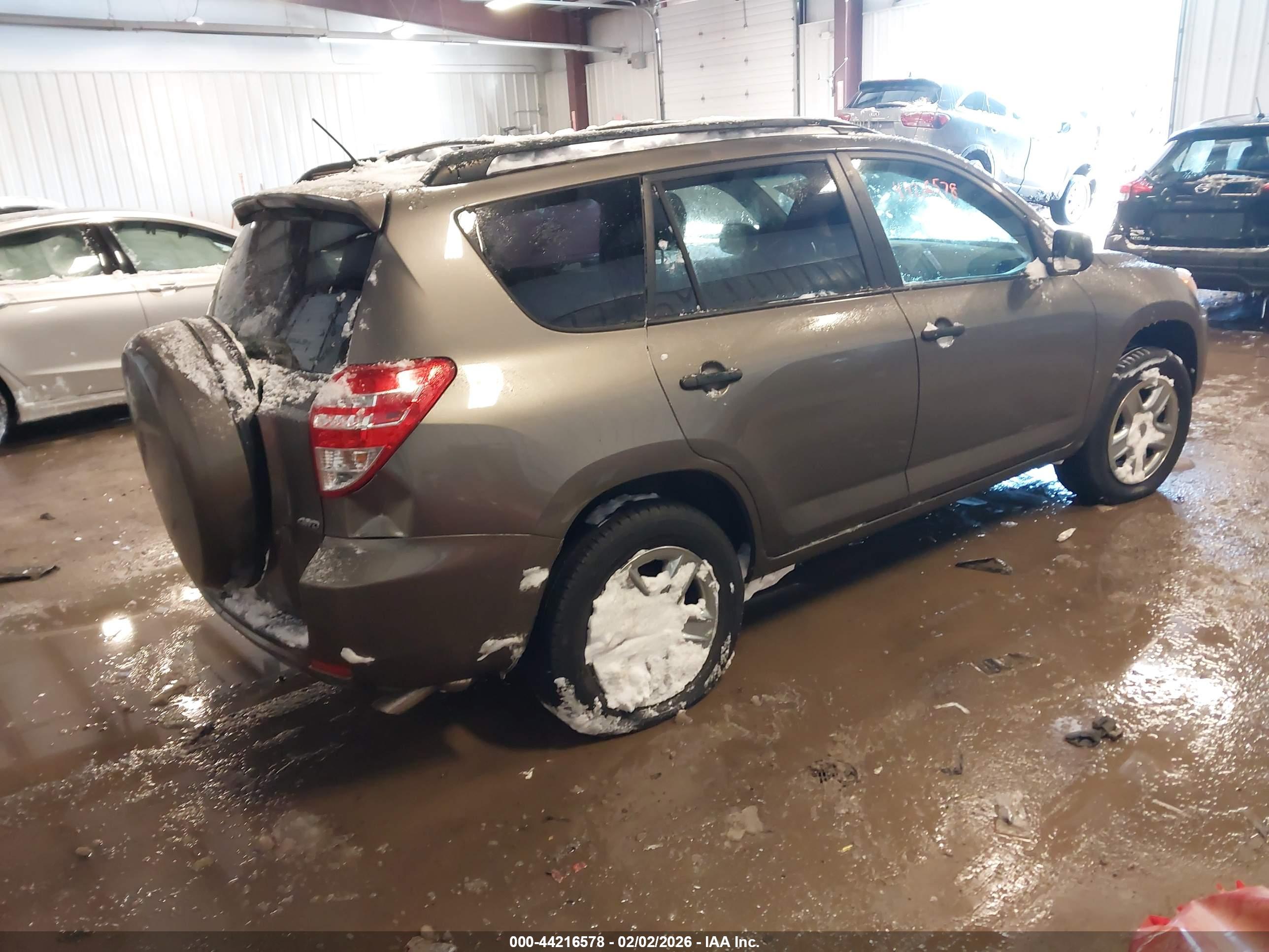 TOYOTA RAV4 image 4