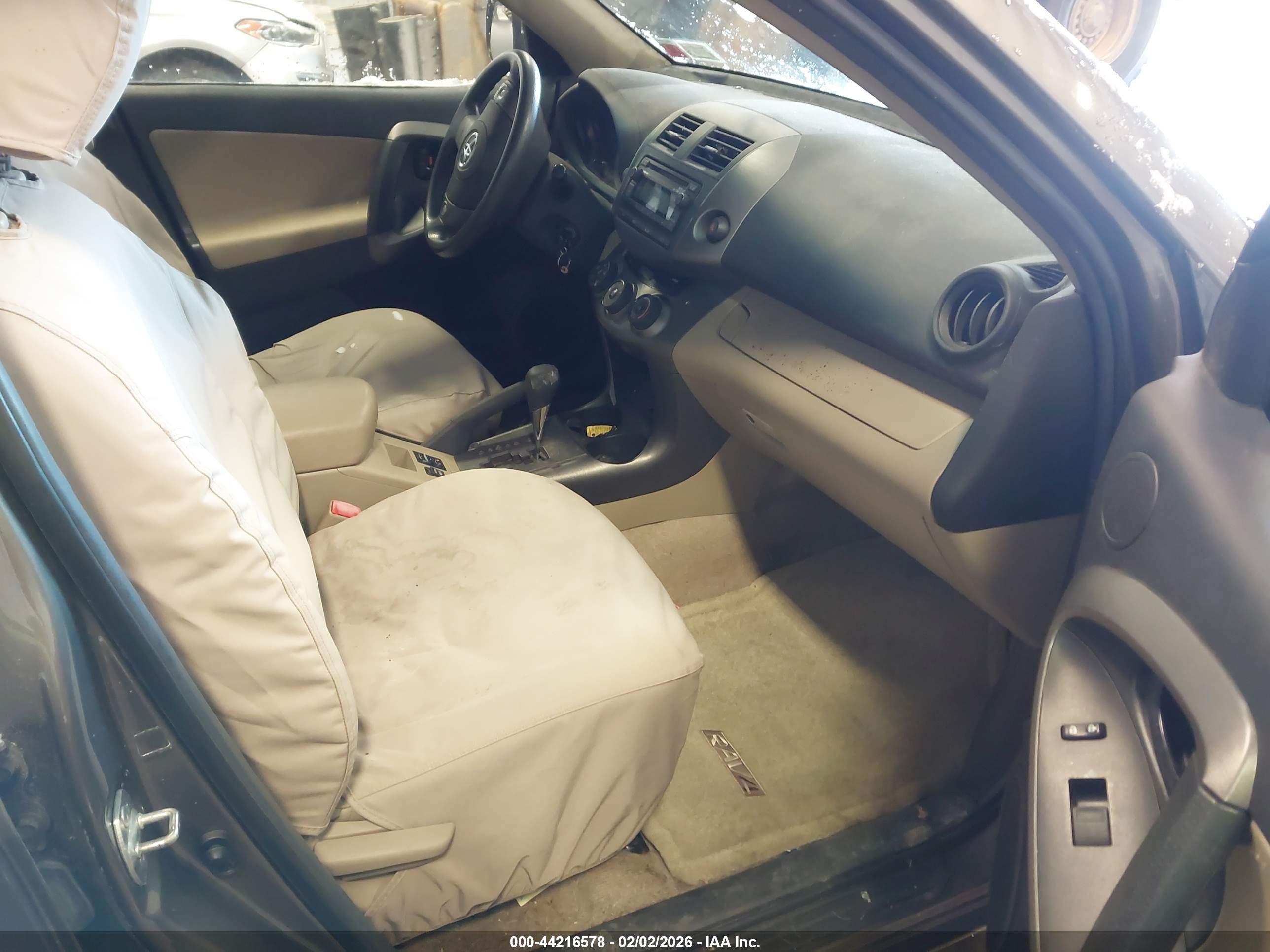 TOYOTA RAV4 image 5