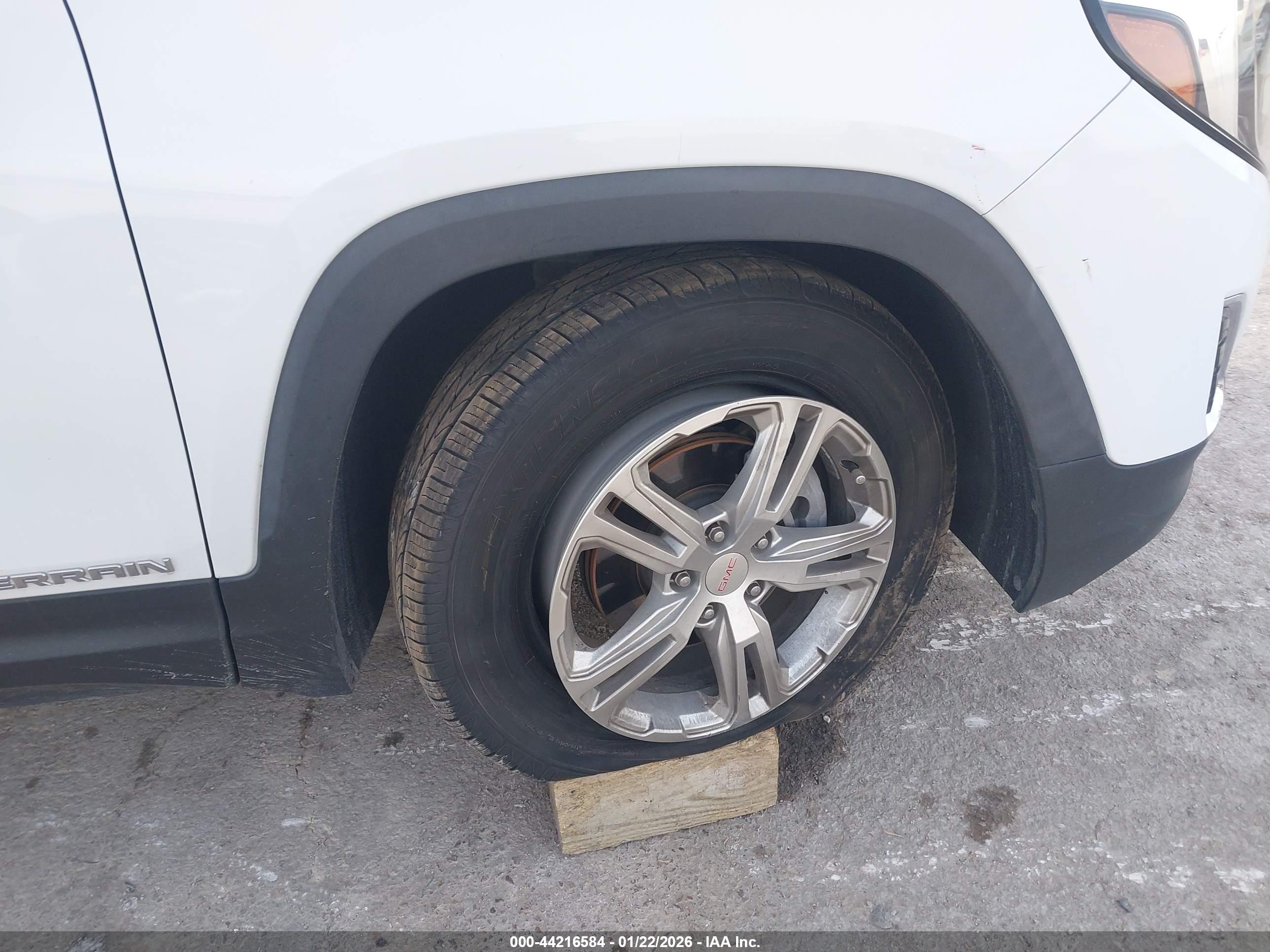 GMC TERRAIN image 6