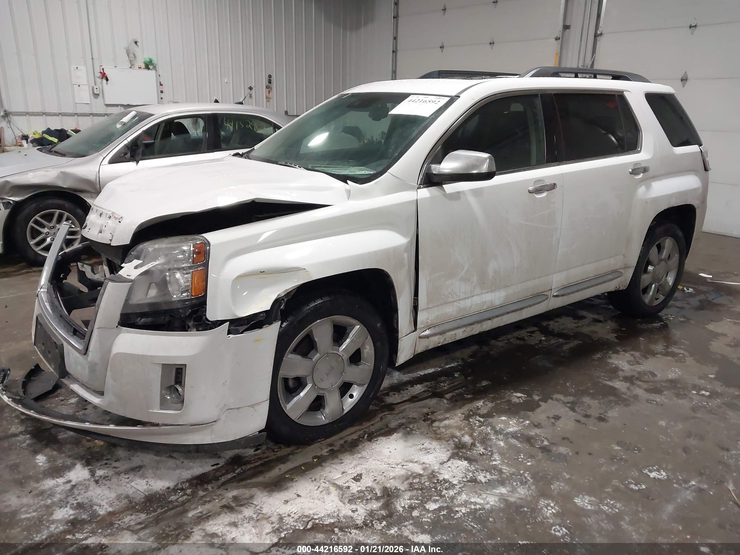 GMC TERRAIN image 2
