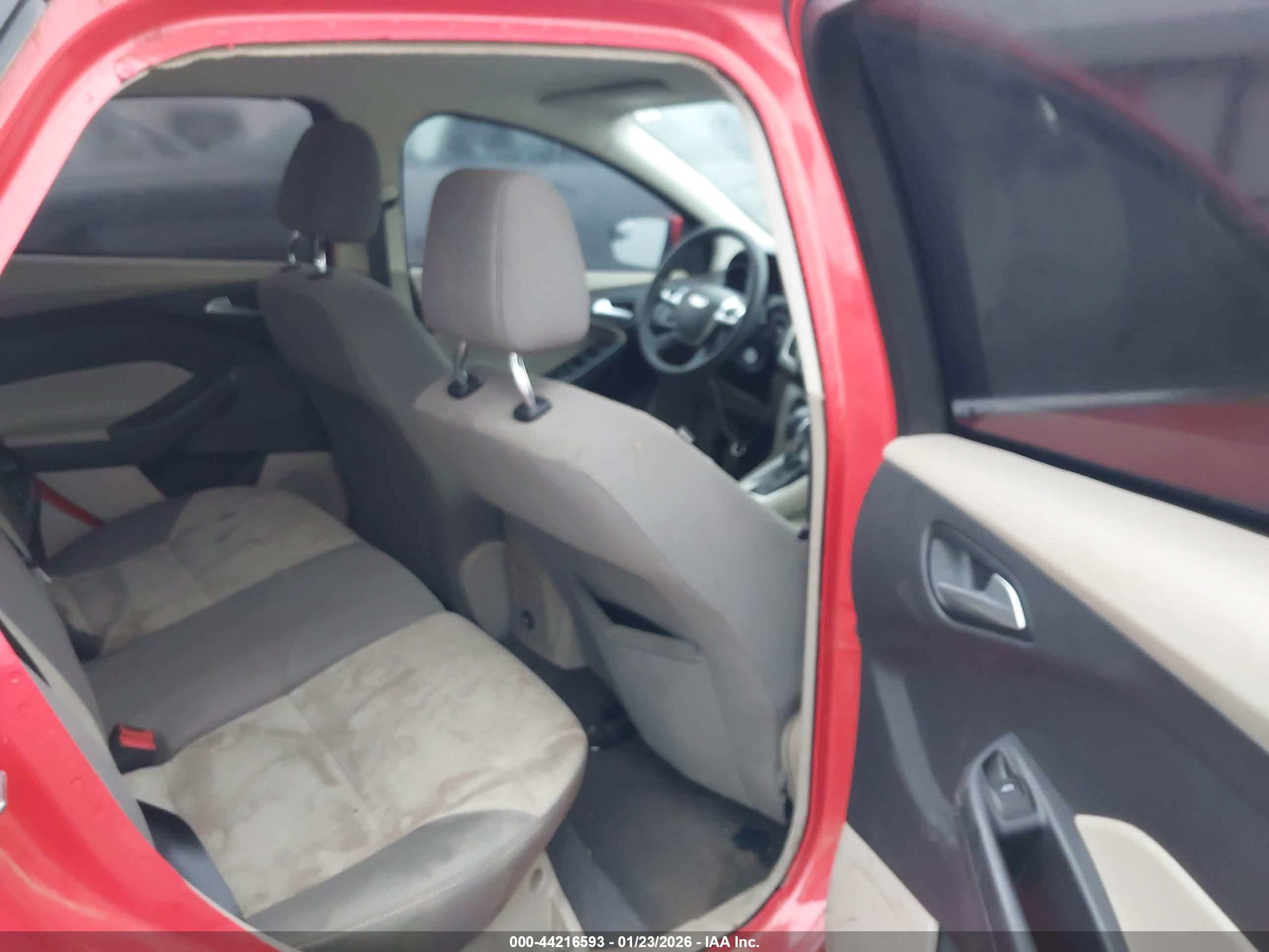 FORD FOCUS image 8