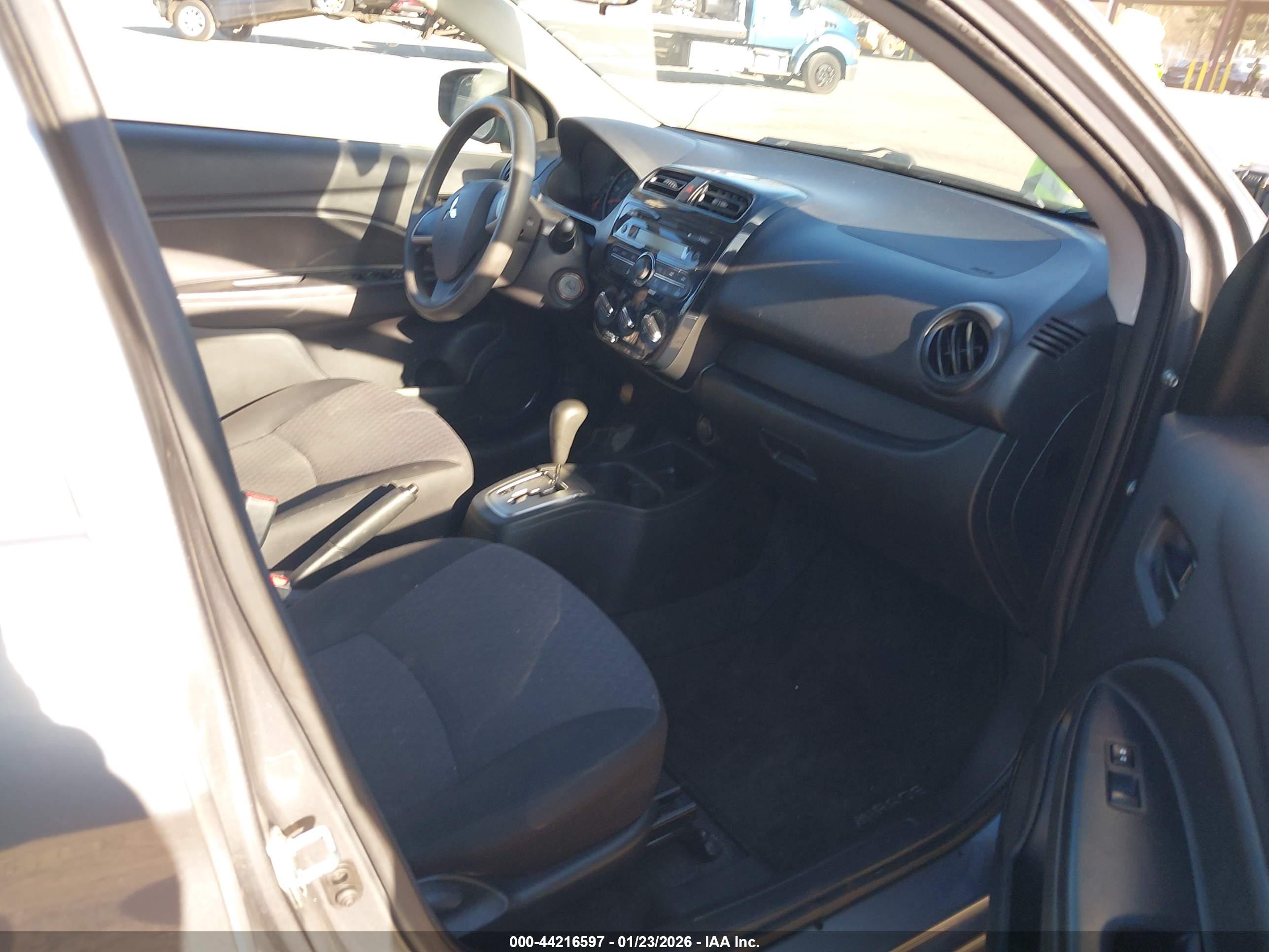 MITSUBISHI MIRAGE image 5