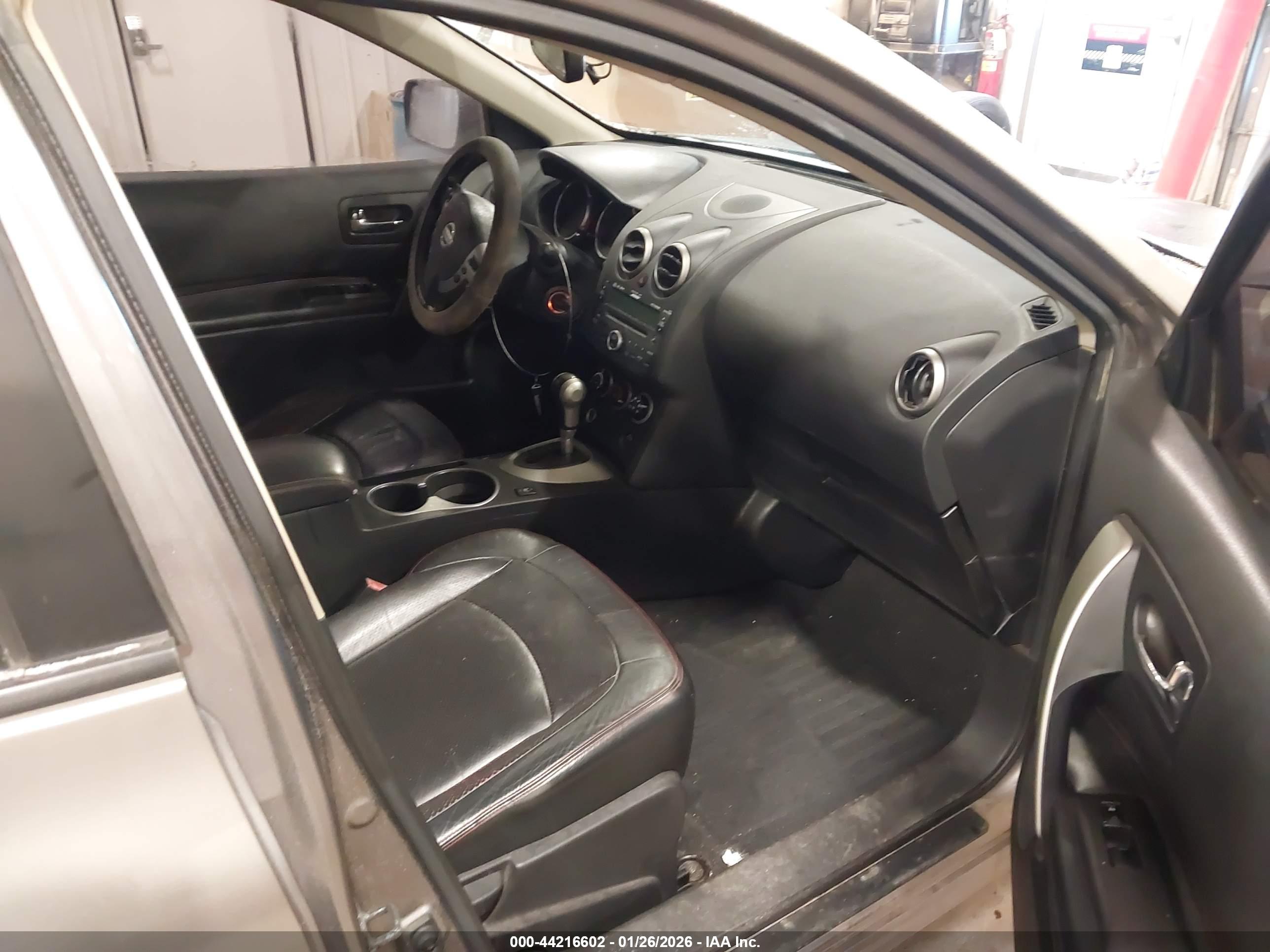 NISSAN ROGUE image 5