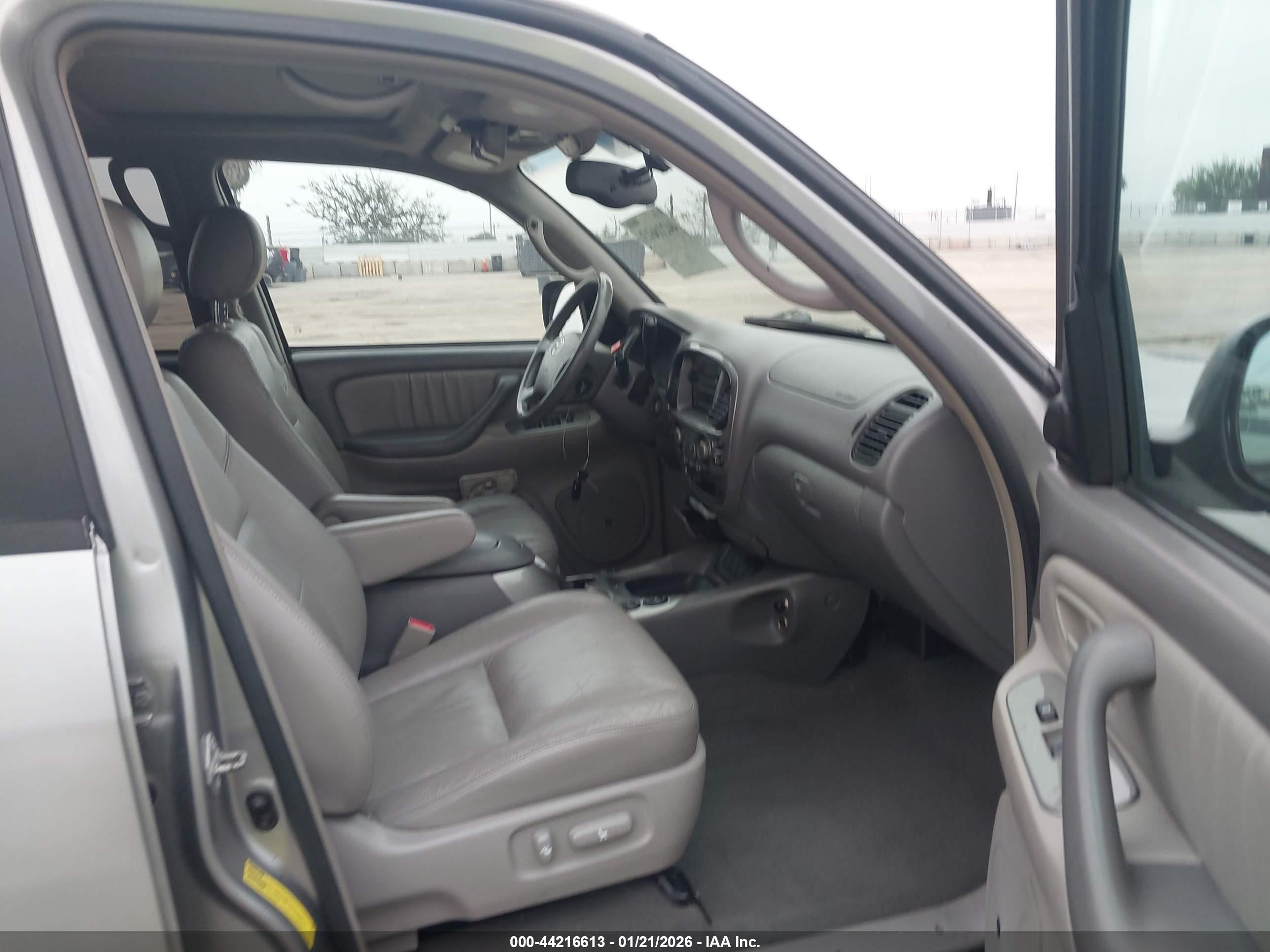 TOYOTA SEQUOIA image 5