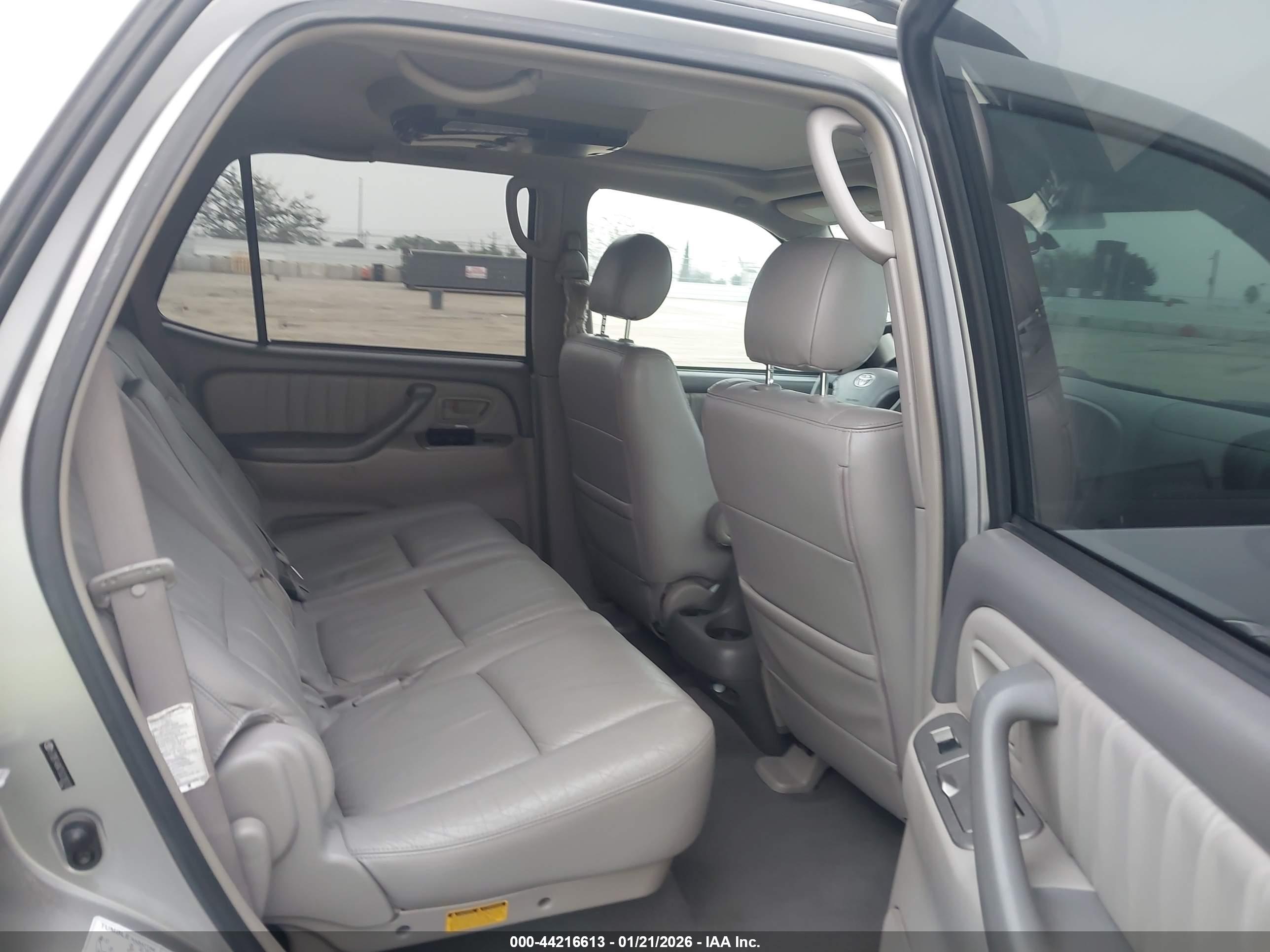 TOYOTA SEQUOIA image 8