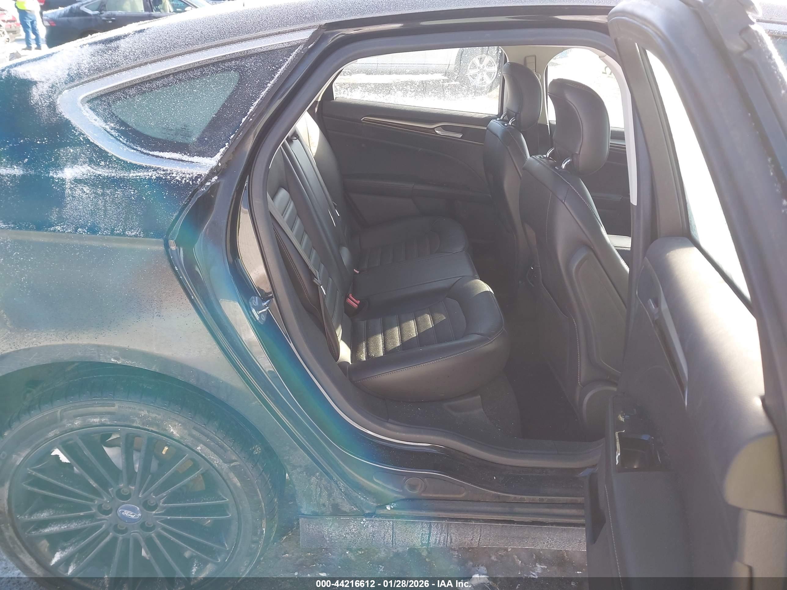 FORD FUSION image 8