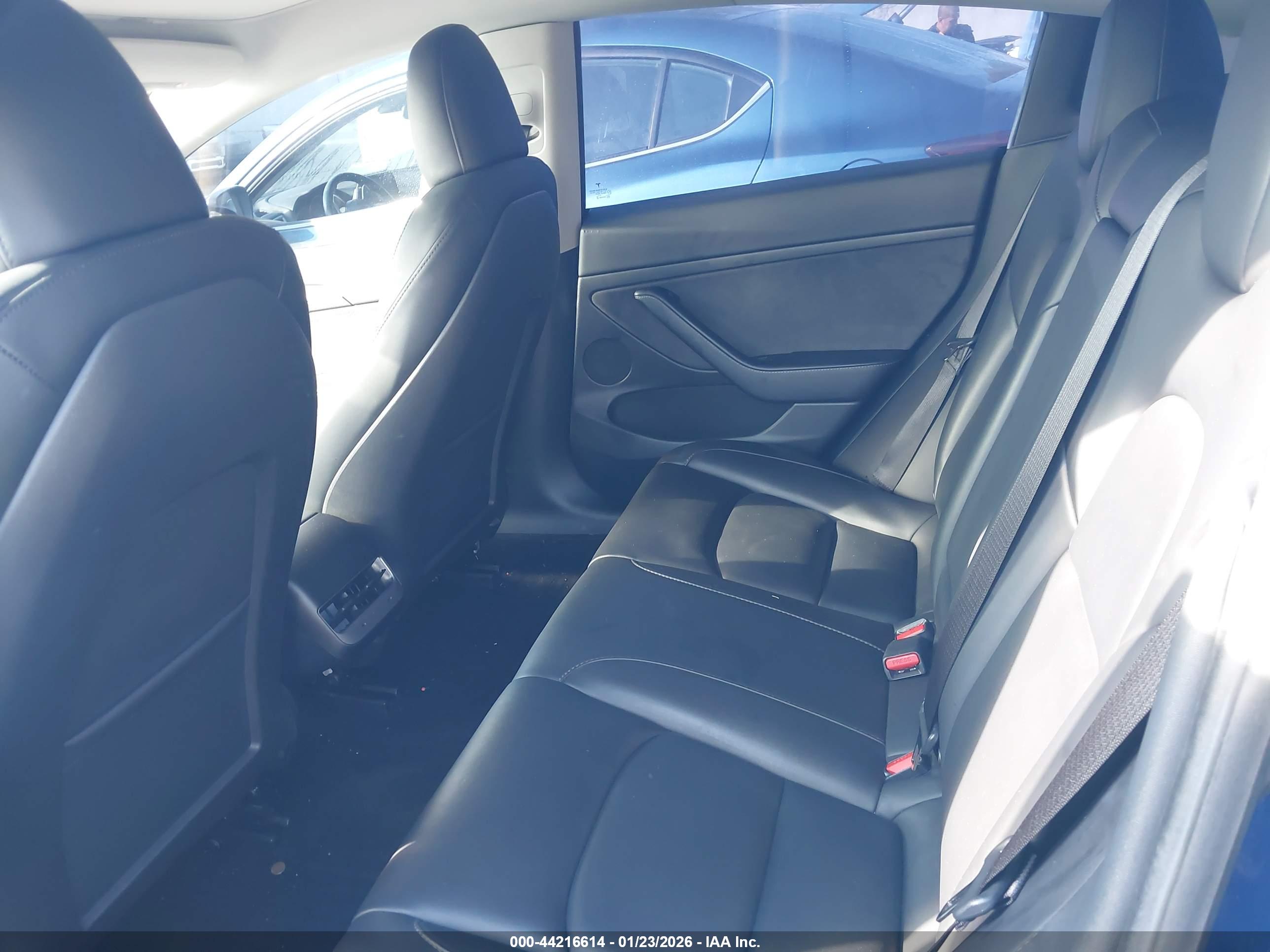 TESLA MODEL image 8
