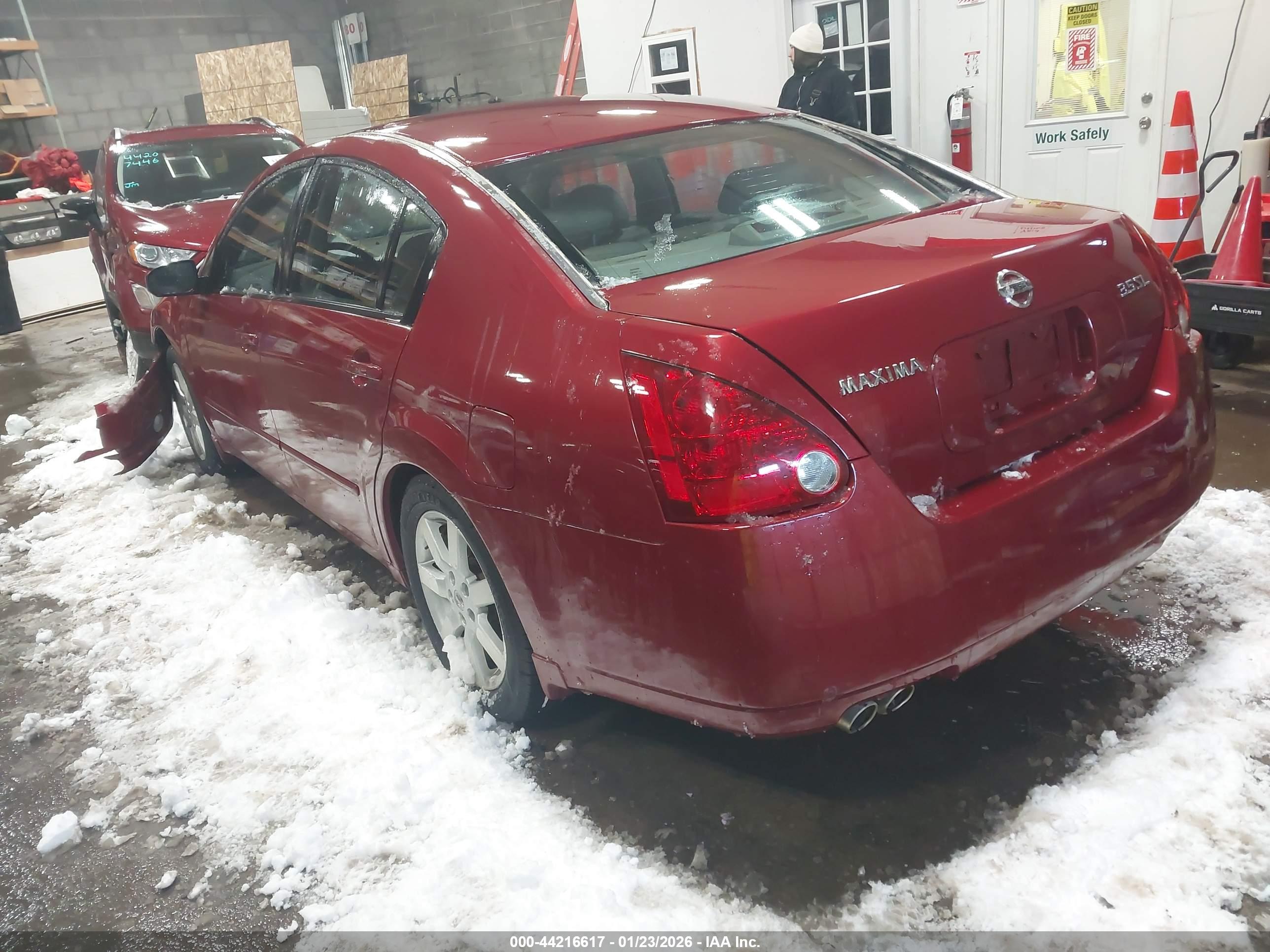 NISSAN MAXIMA image 3