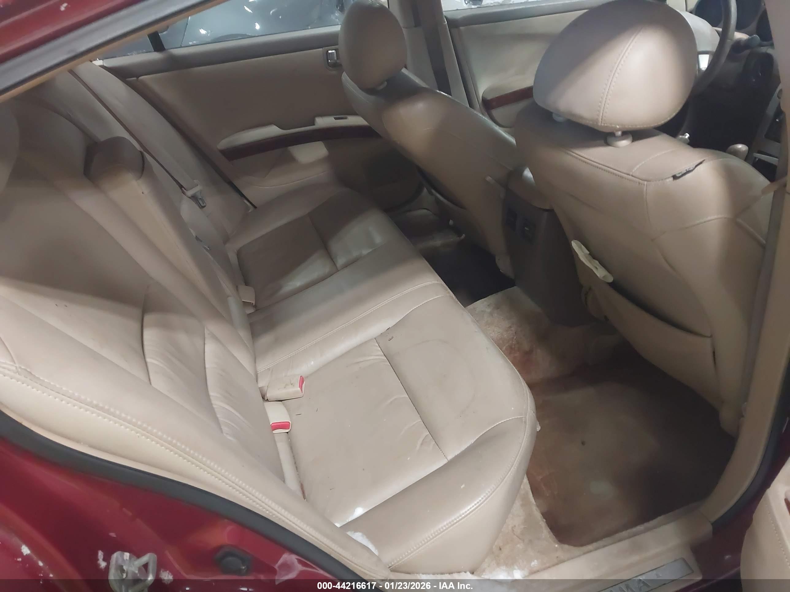 NISSAN MAXIMA image 8