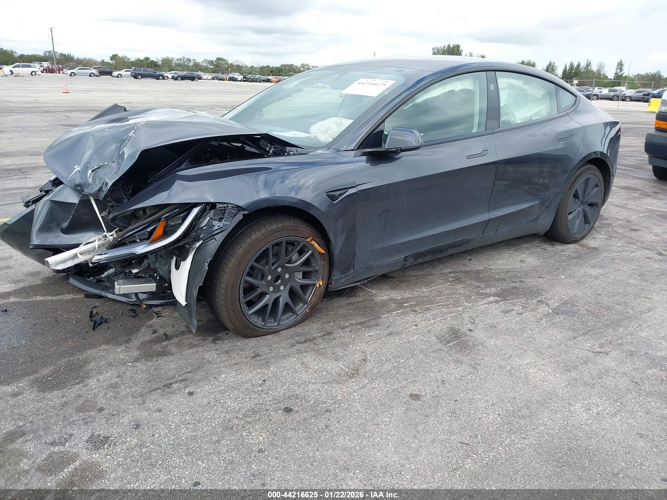 TESLA MODEL image 2