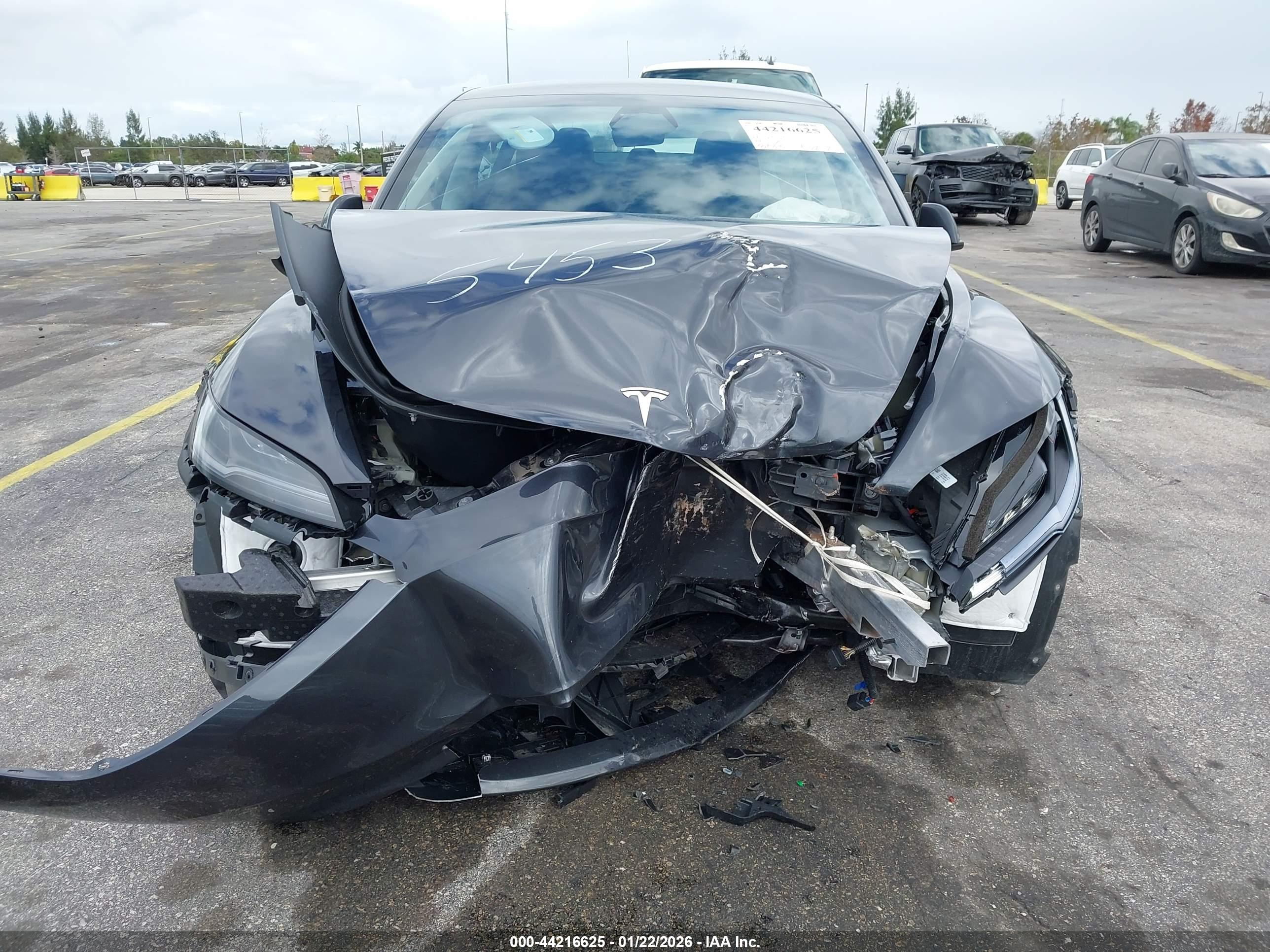 TESLA MODEL image 6