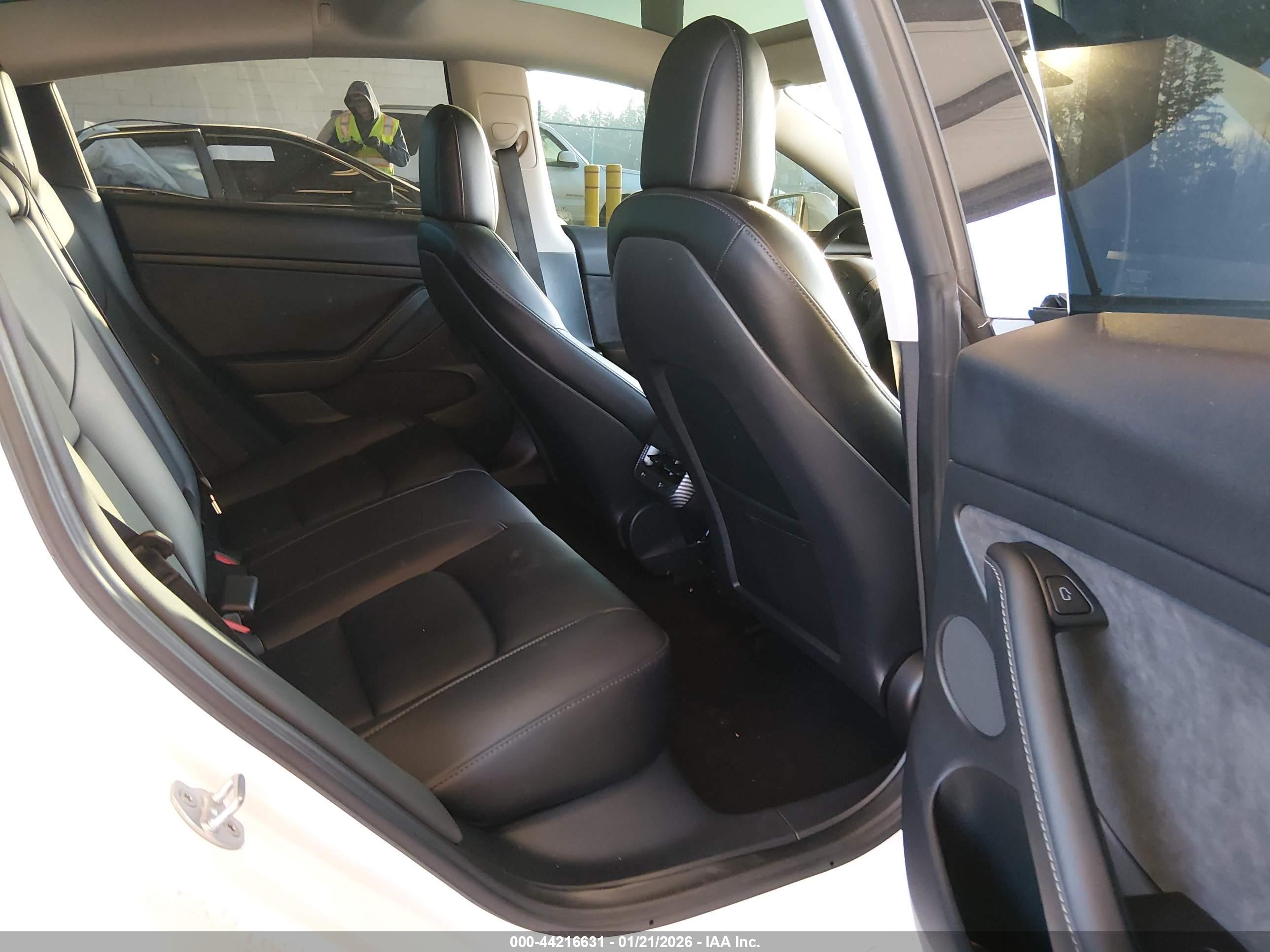 TESLA MODEL image 8