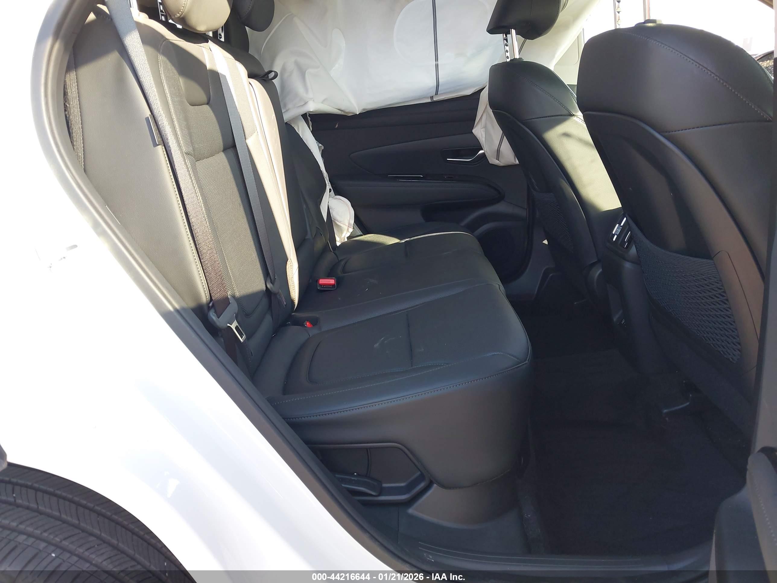 HYUNDAI TUCSON image 8