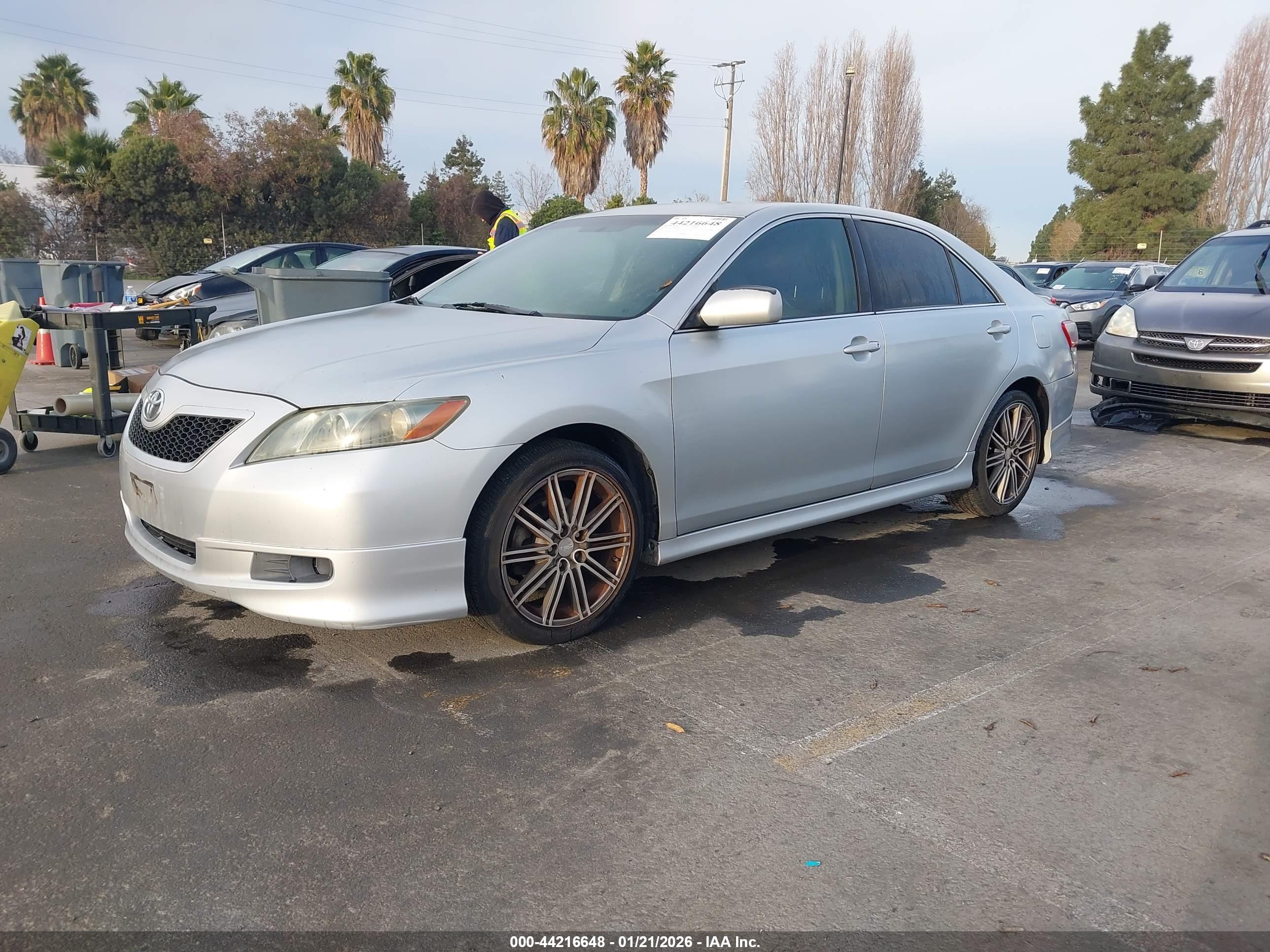 TOYOTA CAMRY image 2
