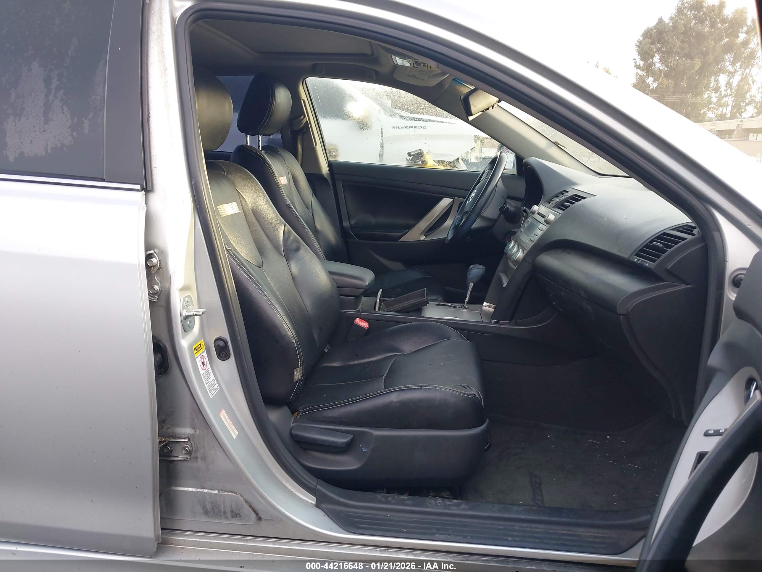 TOYOTA CAMRY image 5