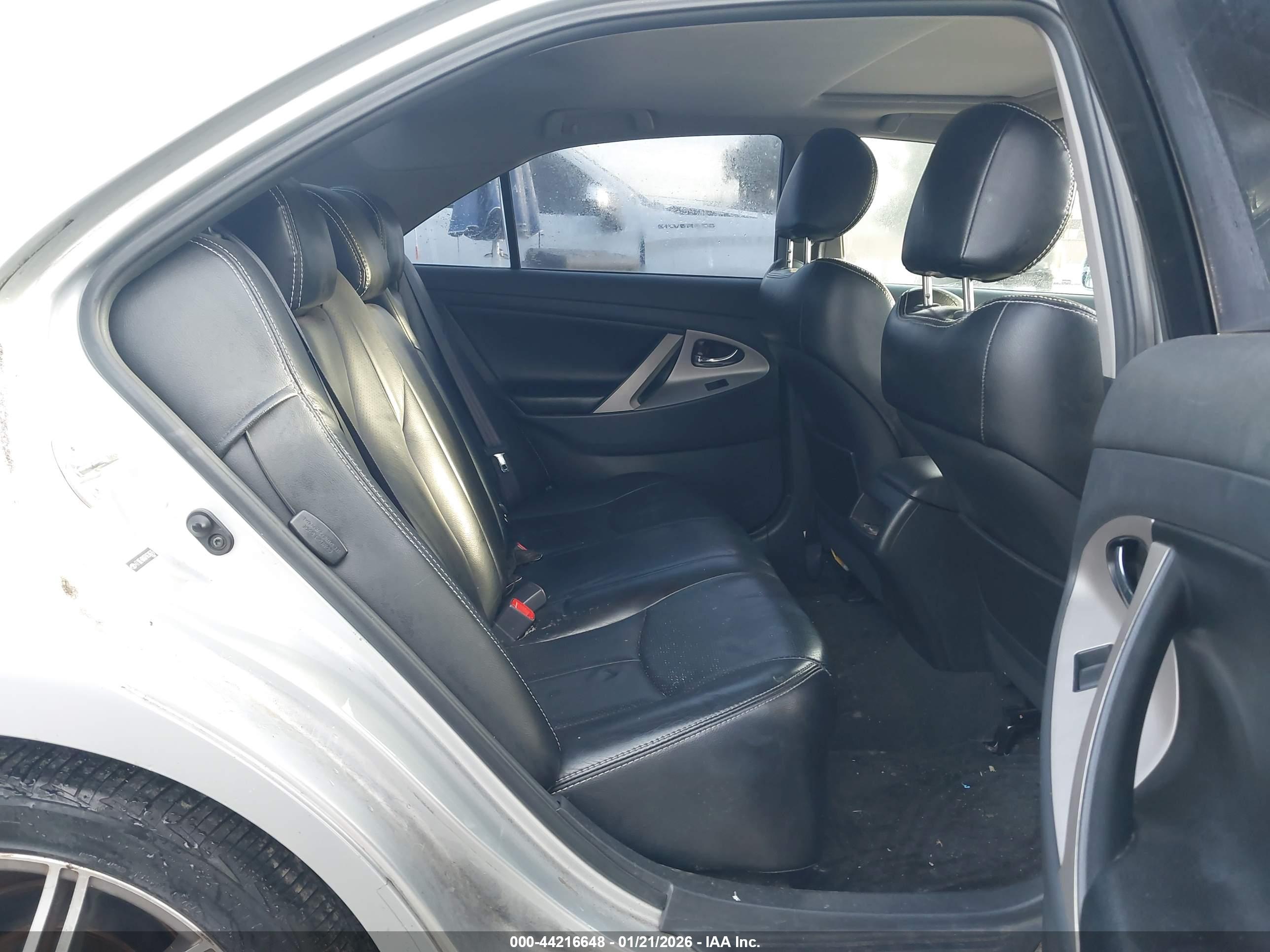 TOYOTA CAMRY image 8