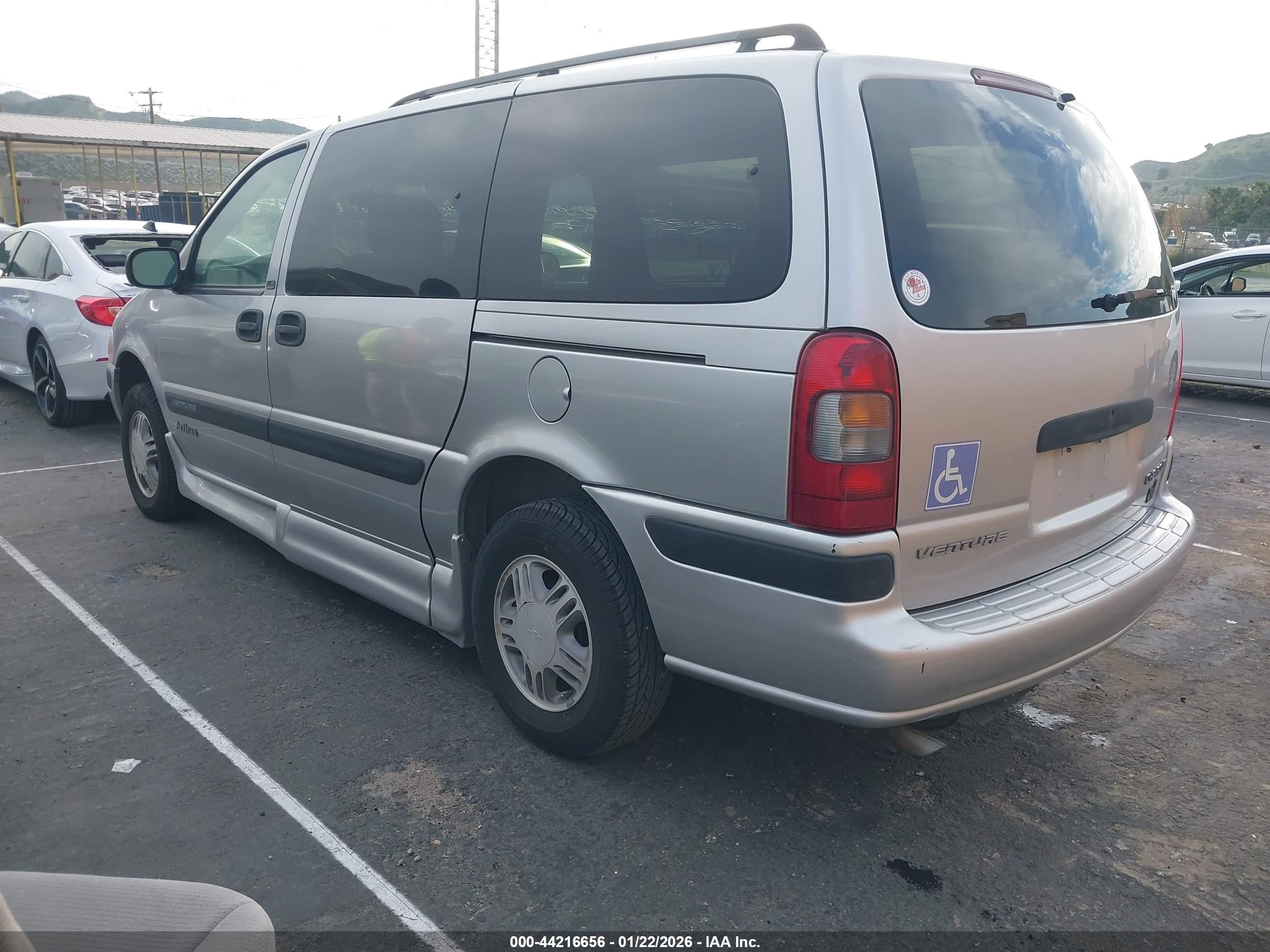 CHEVROLET VENTURE image 3