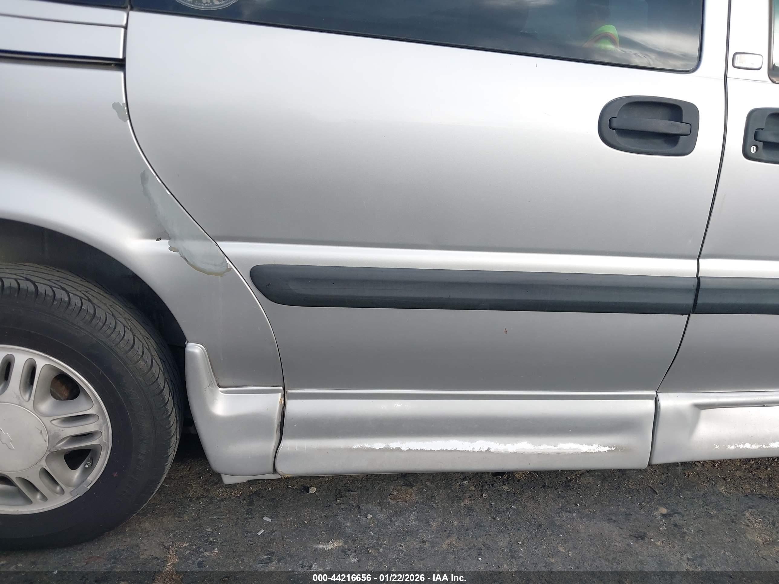 CHEVROLET VENTURE image 6