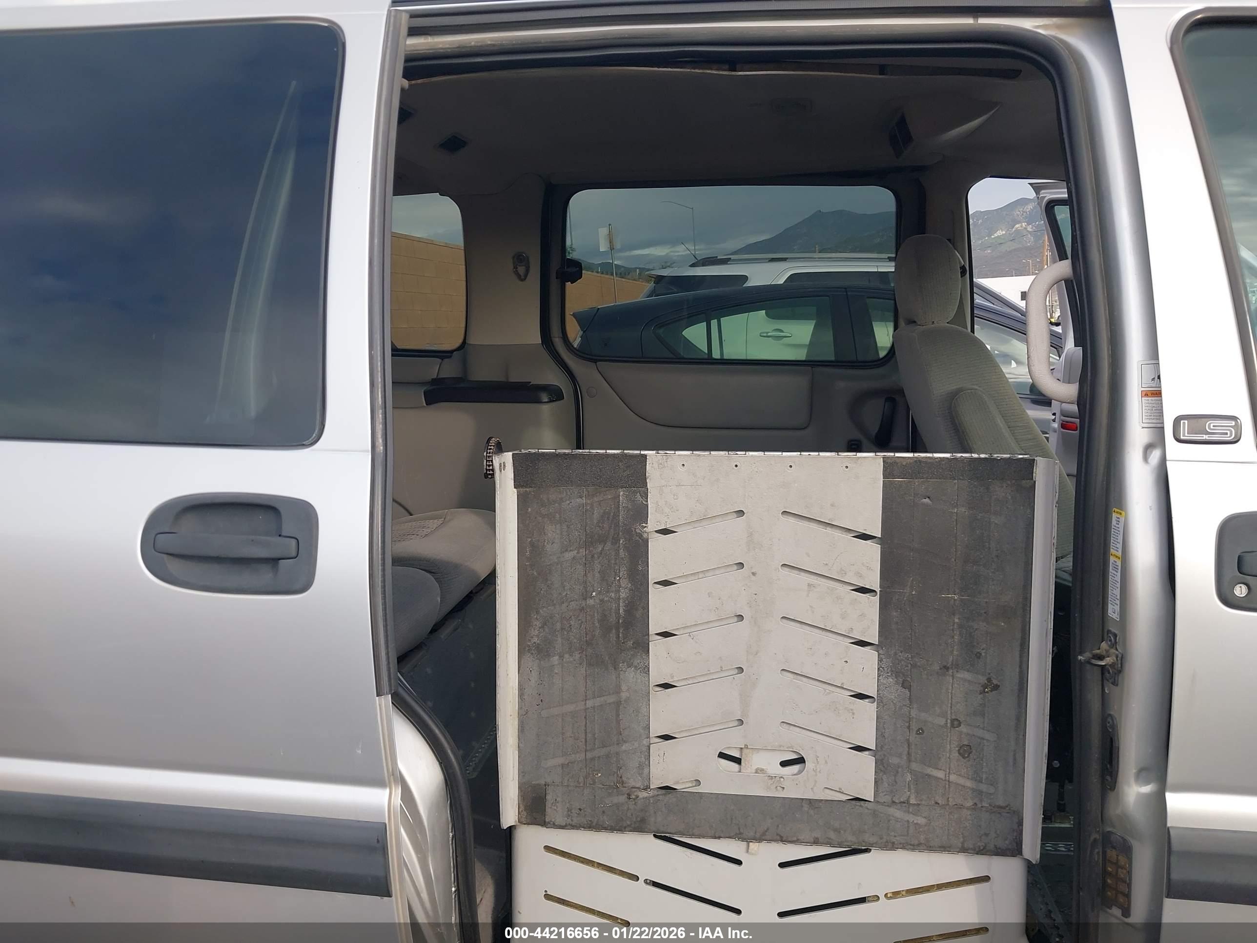 CHEVROLET VENTURE image 8