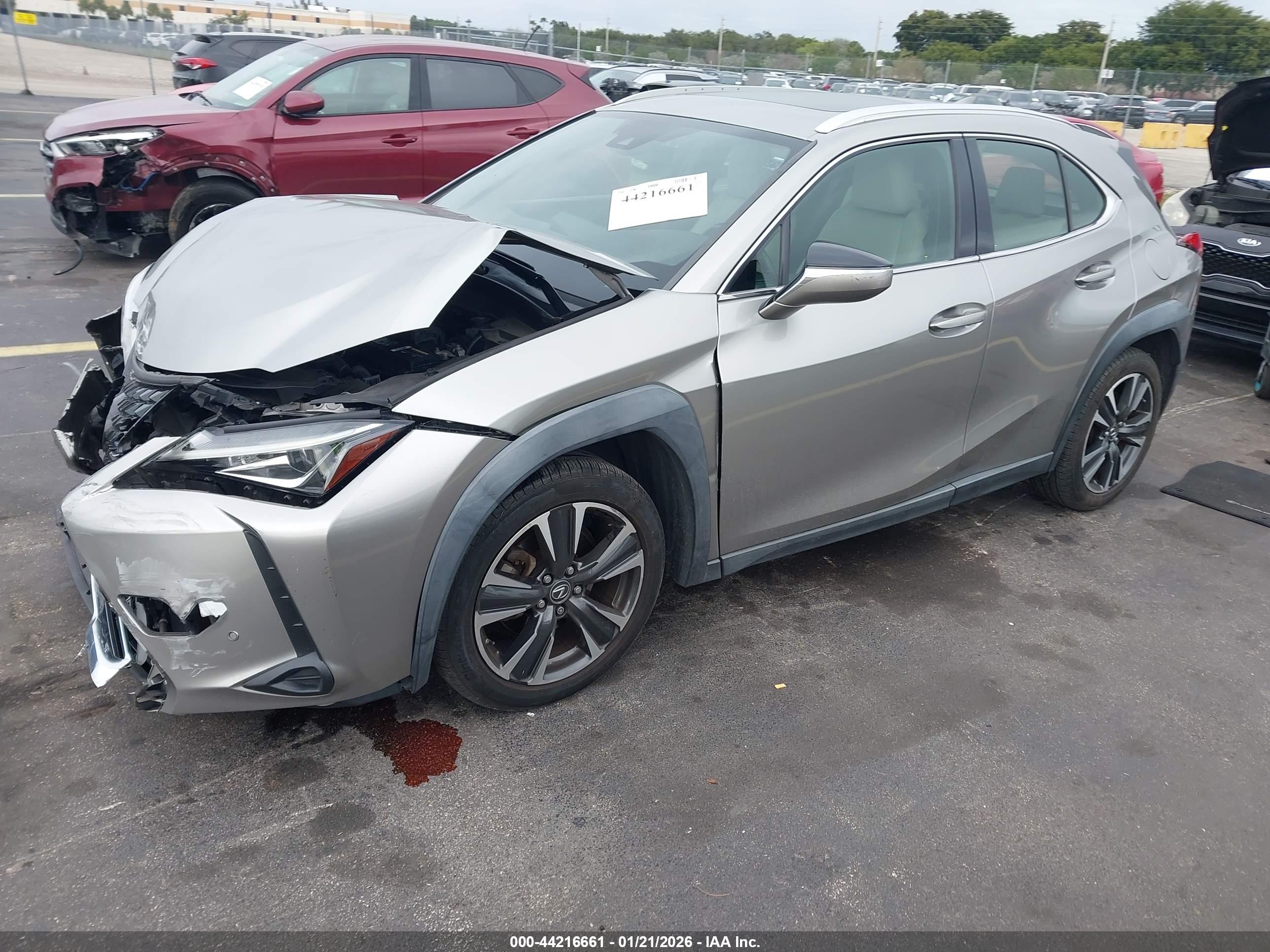 LEXUS UX image 2