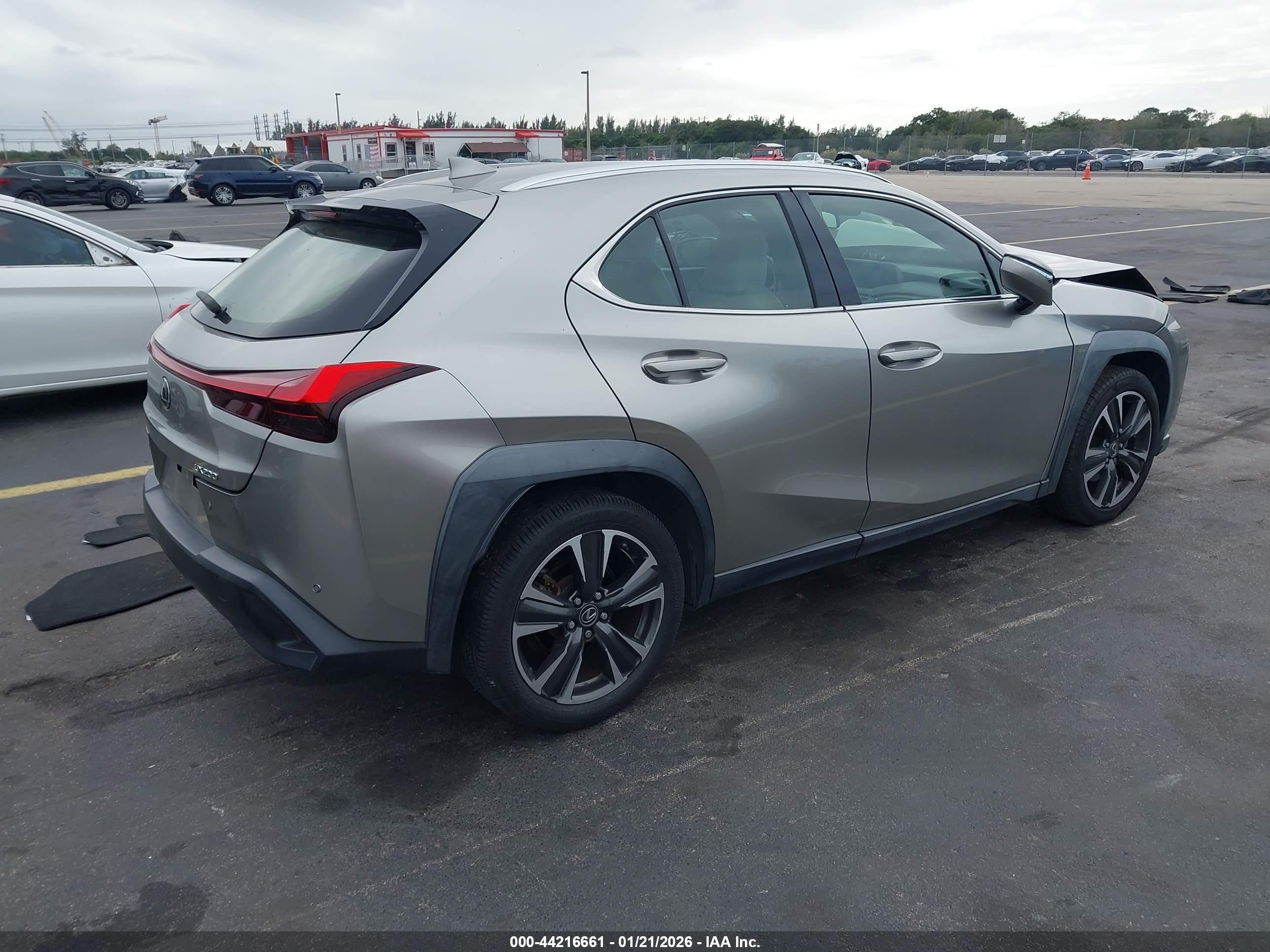LEXUS UX image 4
