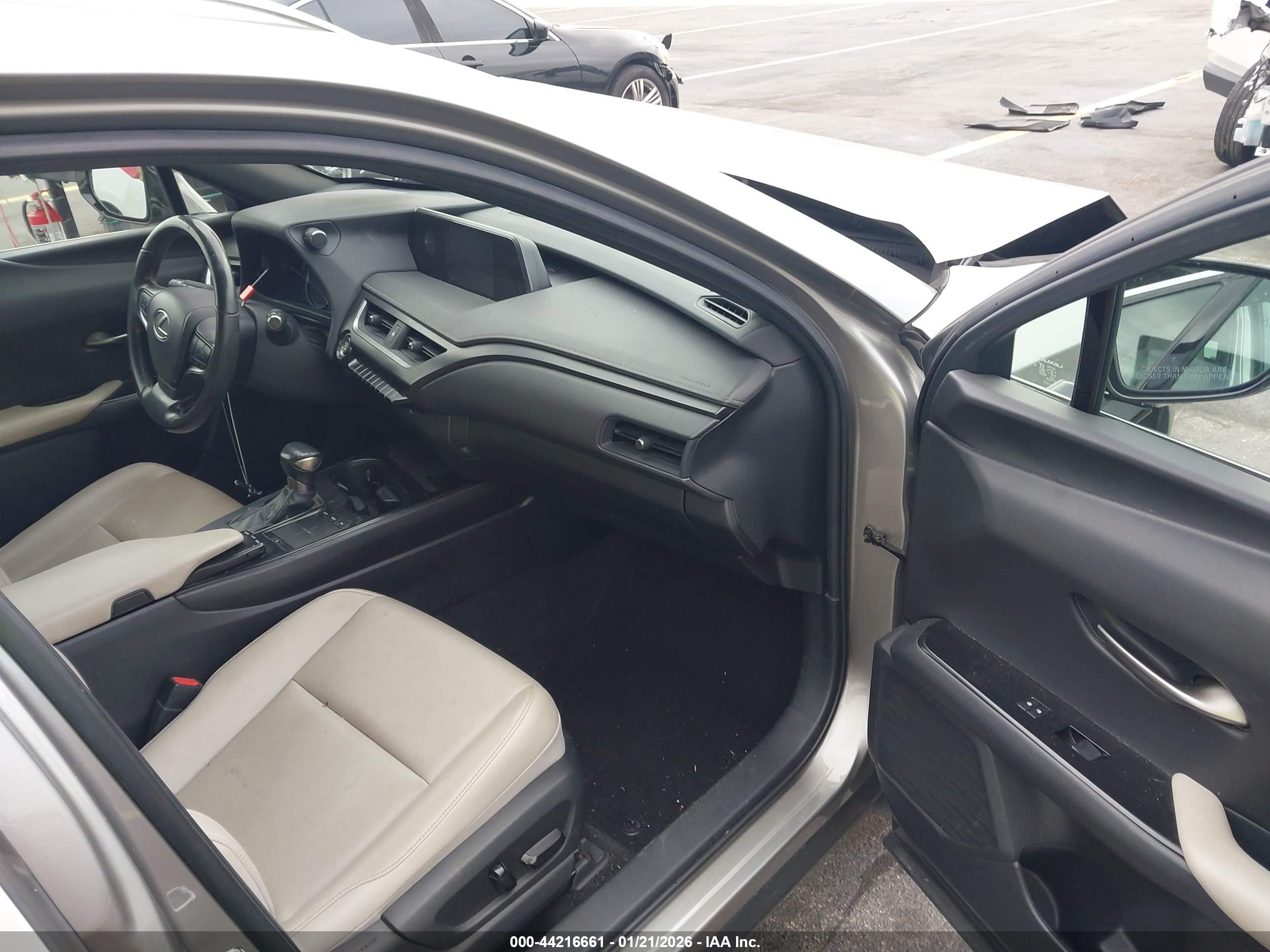 LEXUS UX image 5