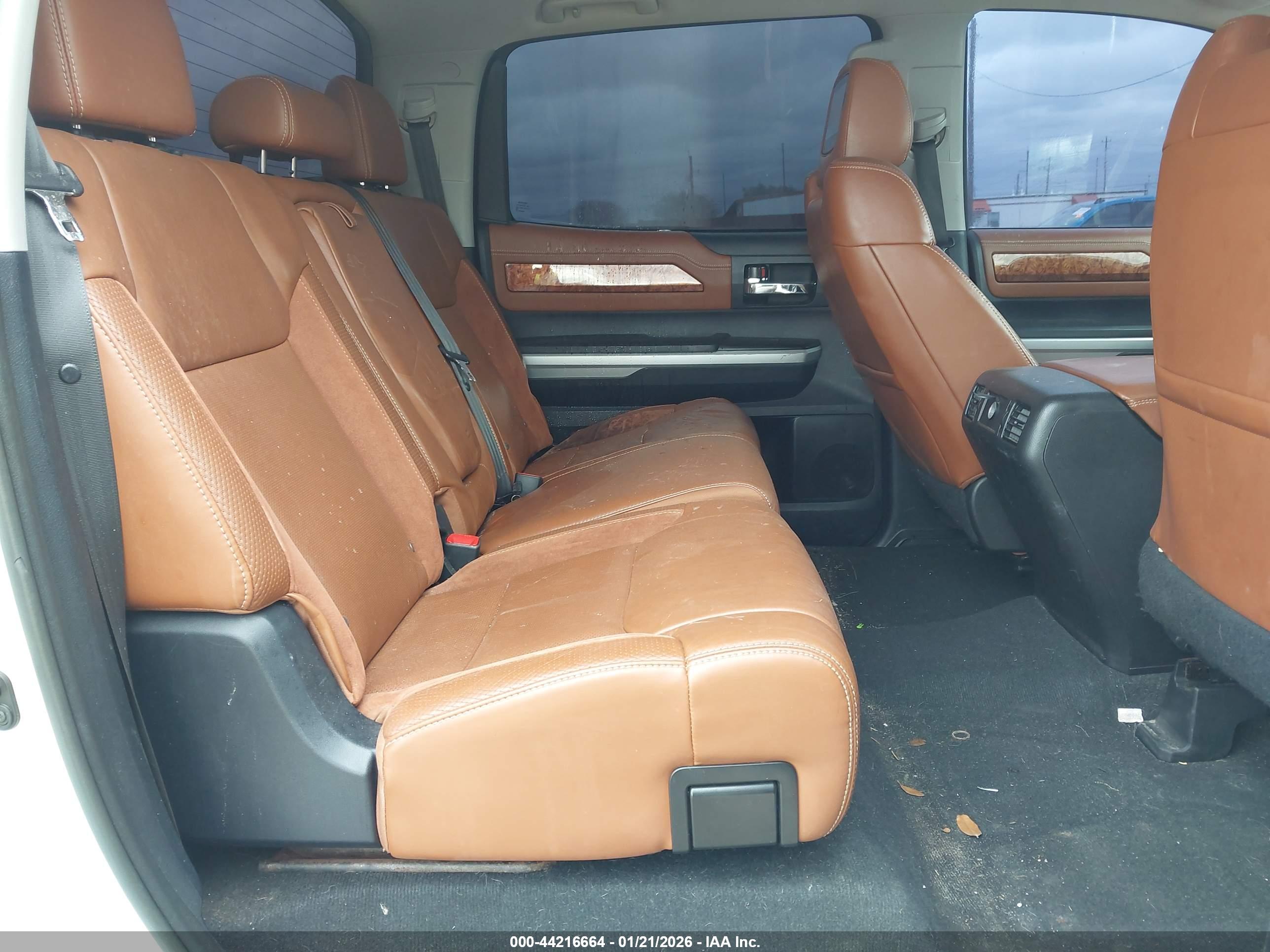 TOYOTA TUNDRA image 8