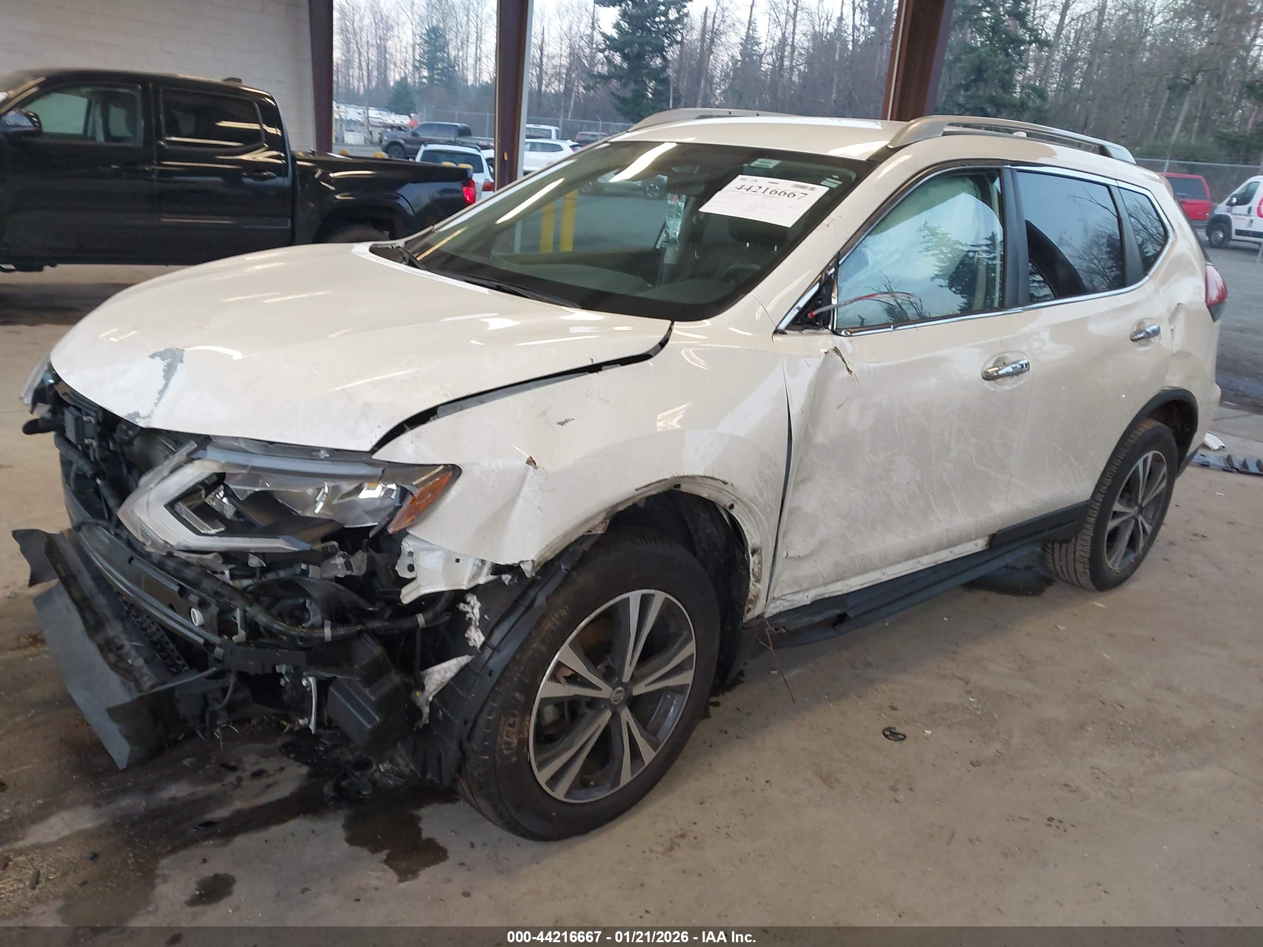 NISSAN ROGUE image 2