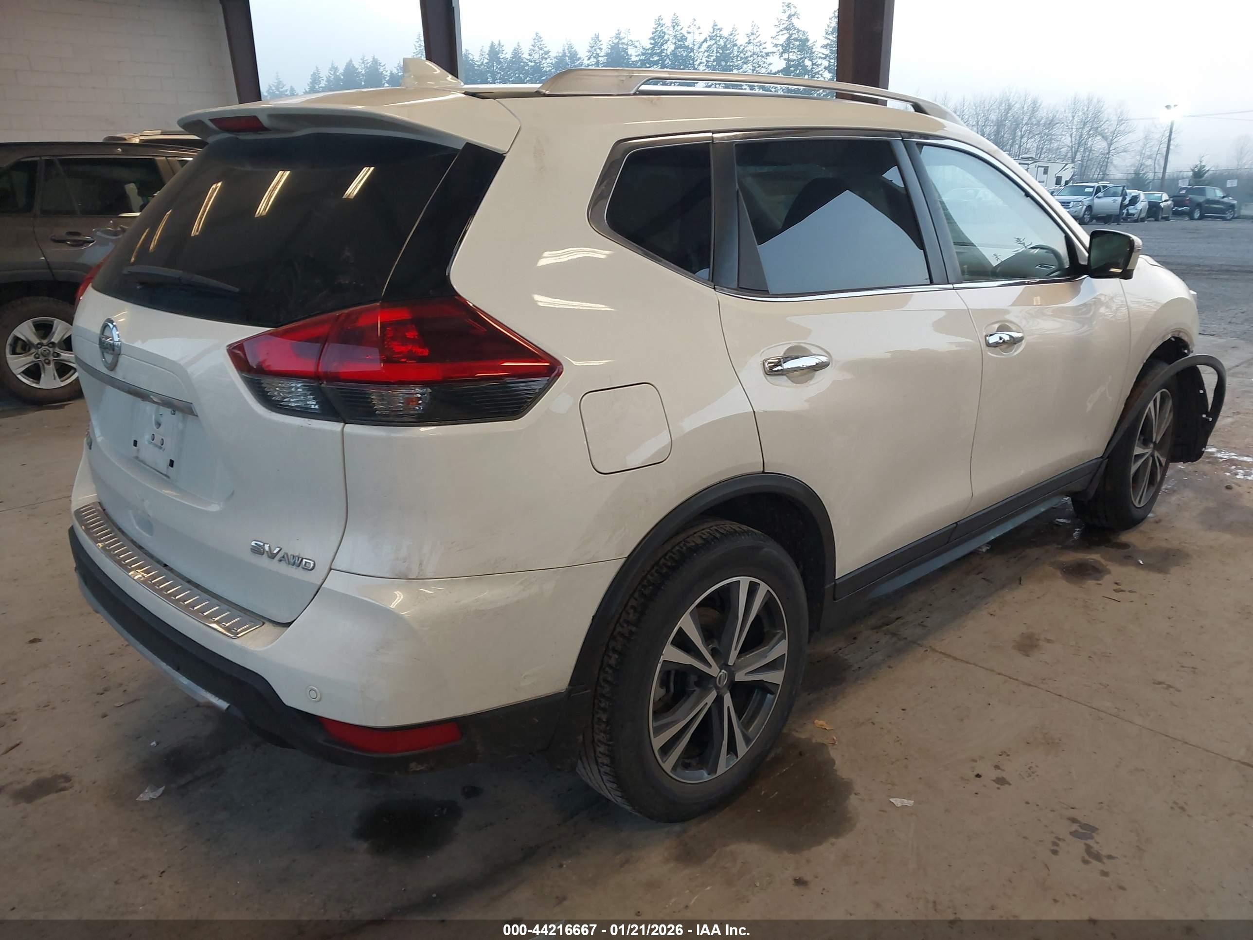 NISSAN ROGUE image 4