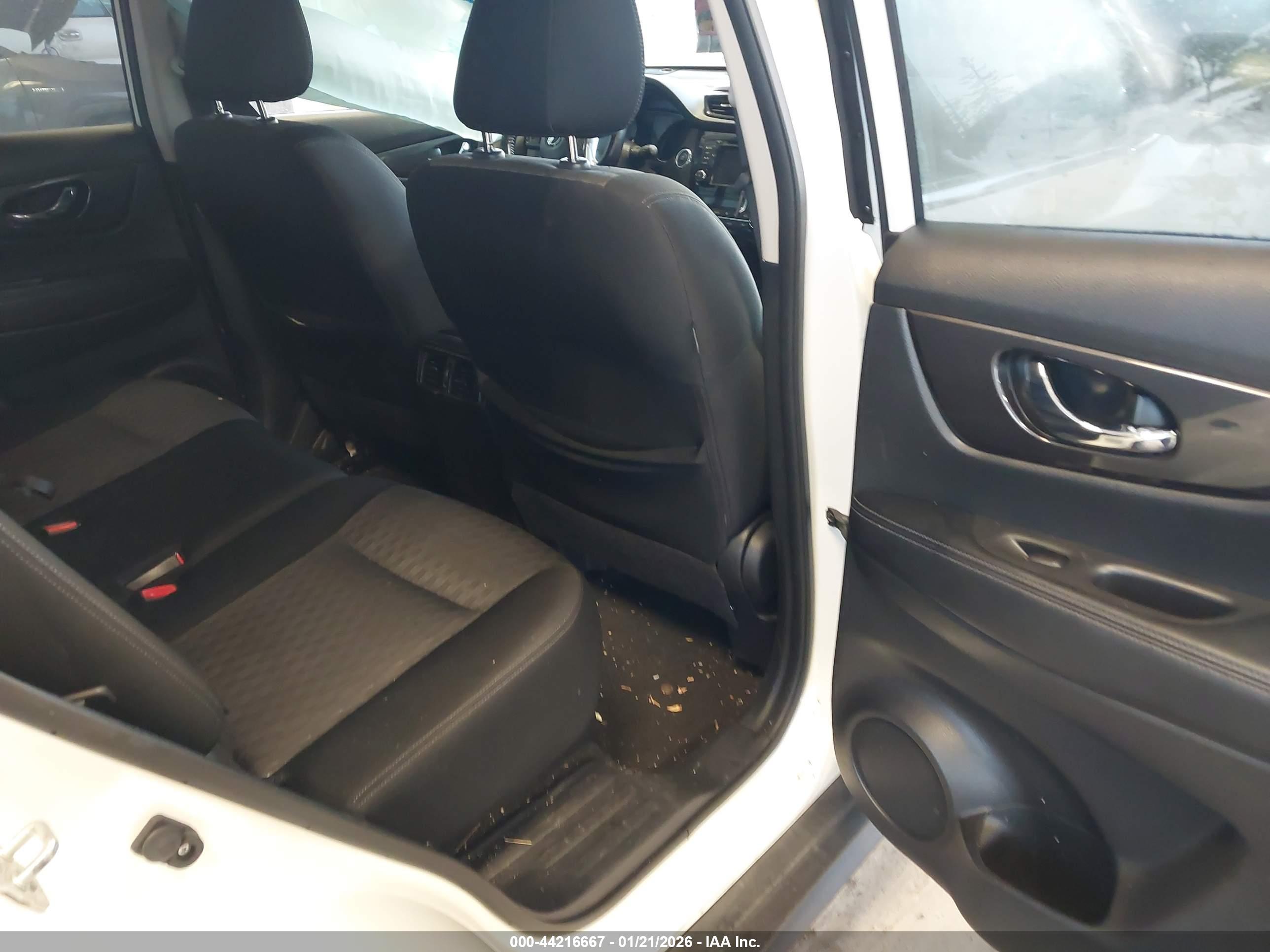 NISSAN ROGUE image 8