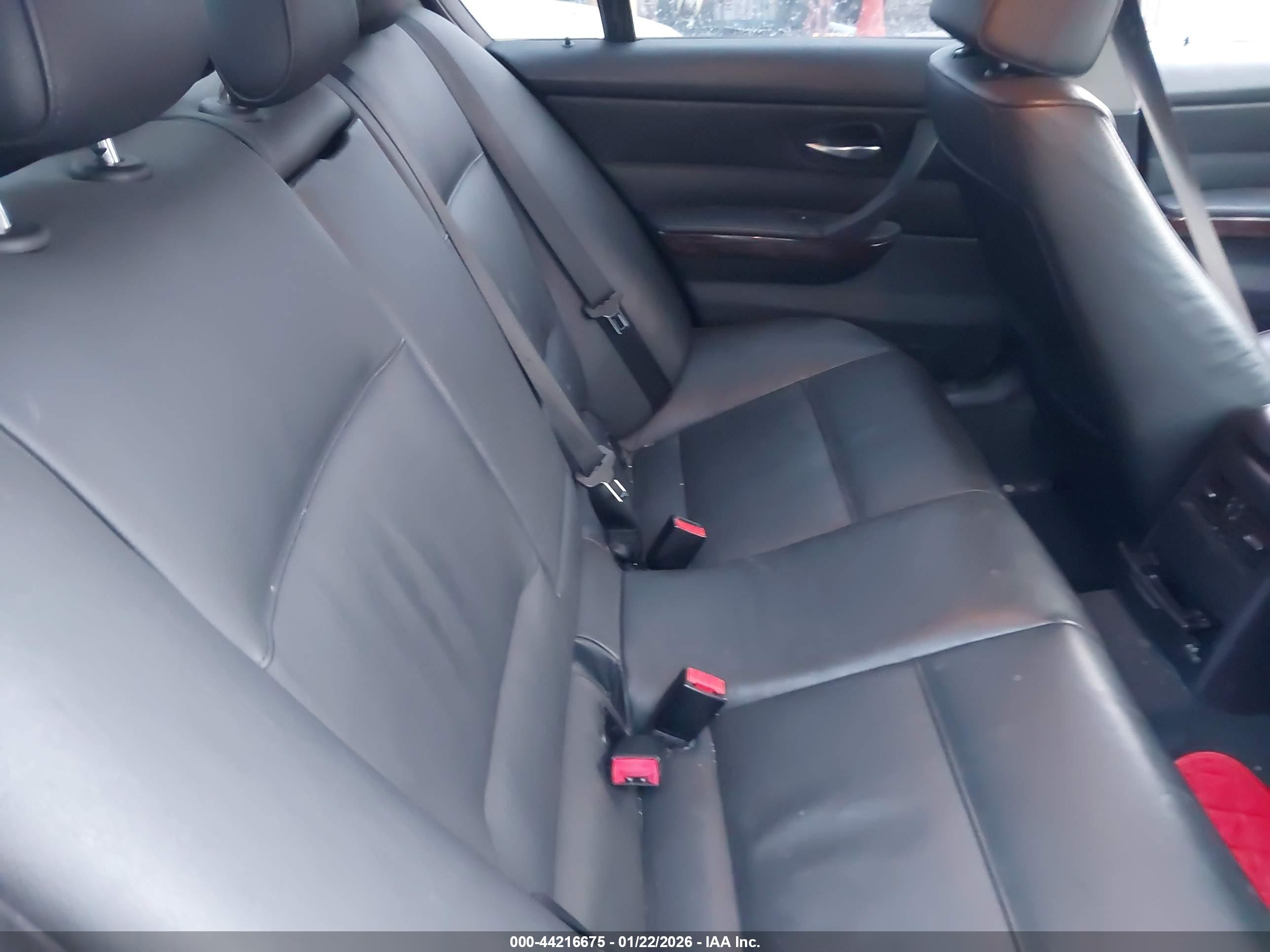BMW 328XI image 8