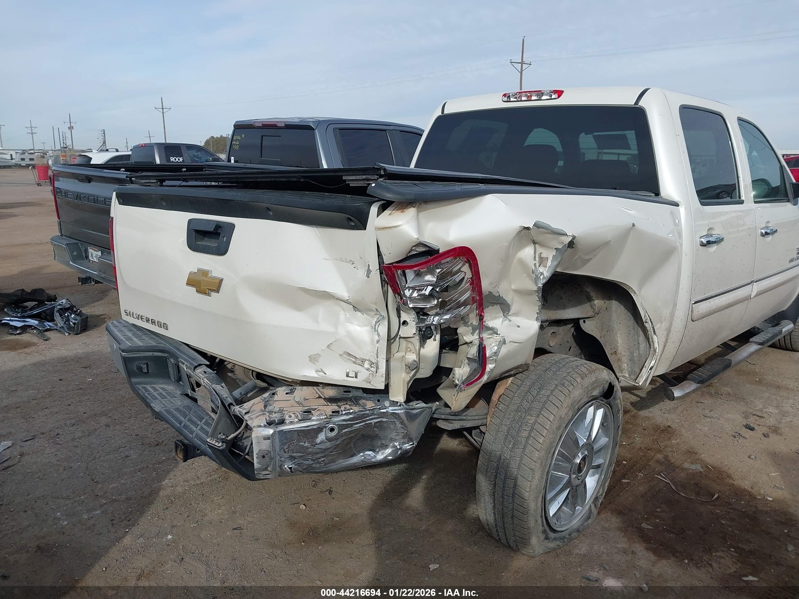 CHEVROLET SILVERADO image 6